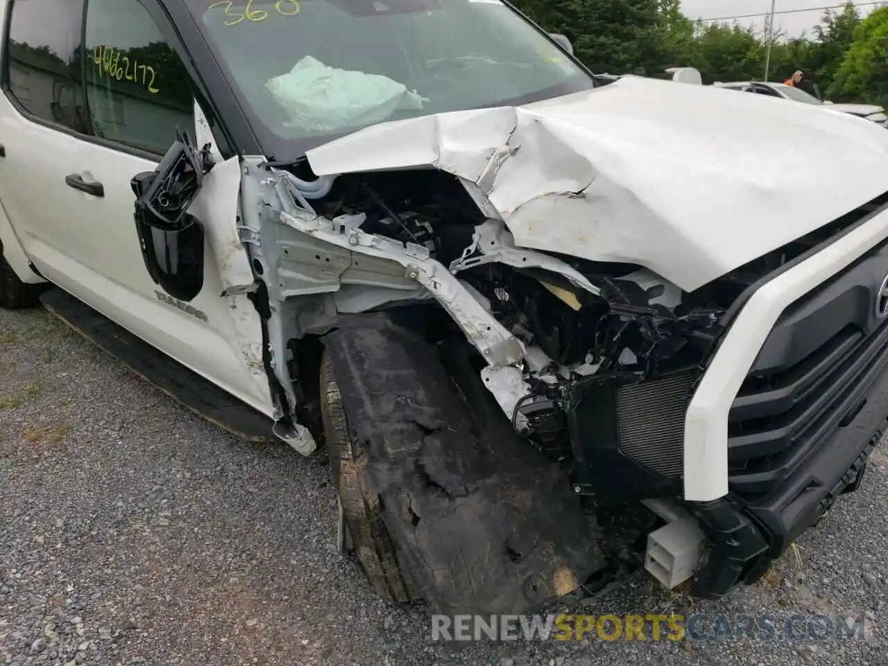 9 Photograph of a damaged car 5TFLA5DB4NX009835 TOYOTA TUNDRA 2022