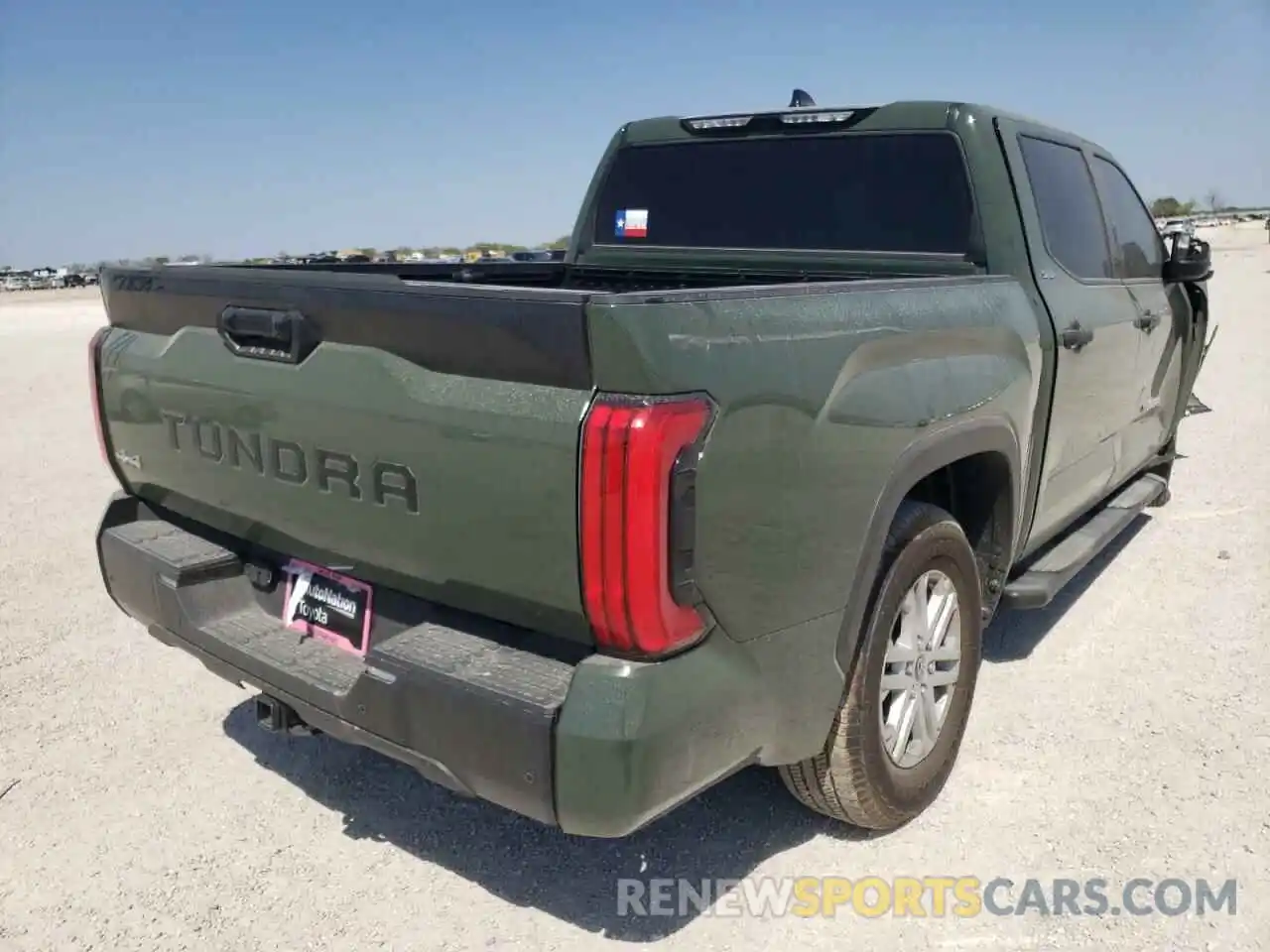 4 Photograph of a damaged car 5TFLA5DB5NX015563 TOYOTA TUNDRA 2022