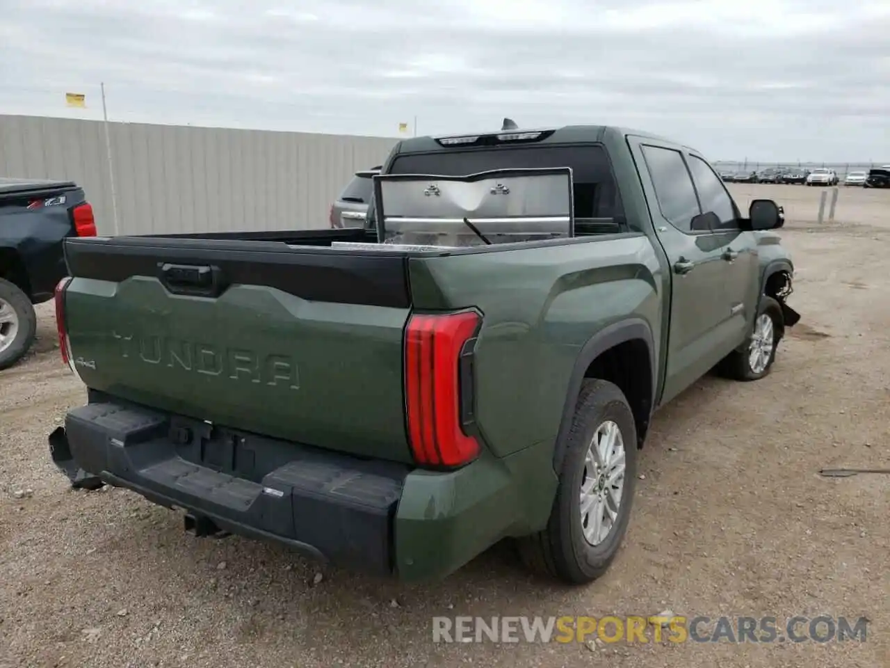 4 Photograph of a damaged car 5TFLA5DBXNX001724 TOYOTA TUNDRA 2022