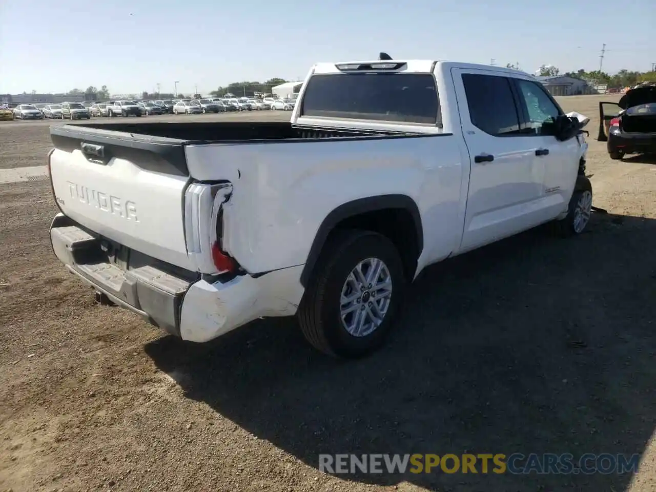 4 Photograph of a damaged car 5TFLA5EC4NX002794 TOYOTA TUNDRA 2022