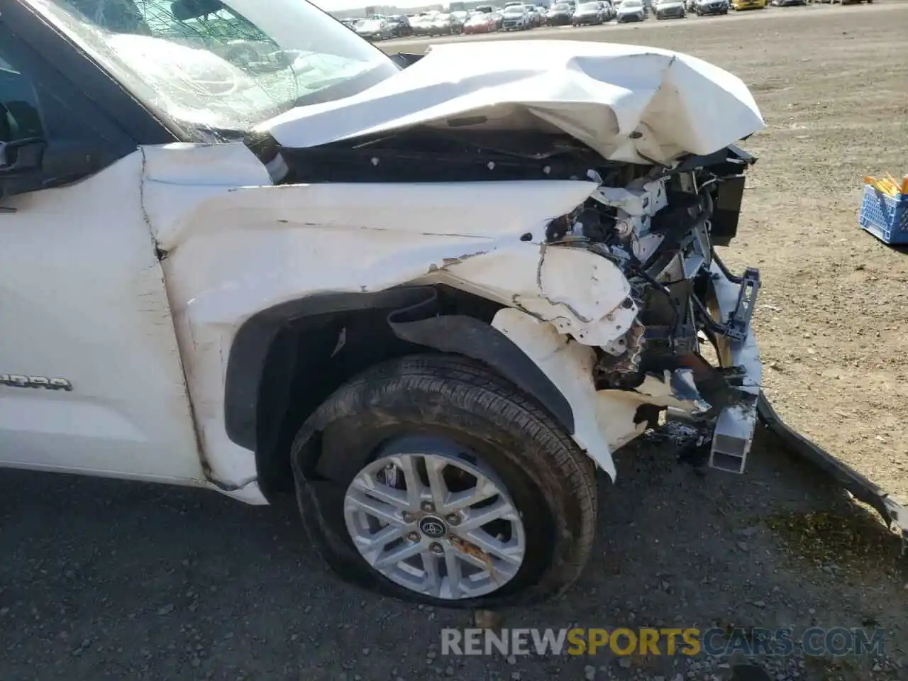 9 Photograph of a damaged car 5TFLA5EC4NX002794 TOYOTA TUNDRA 2022