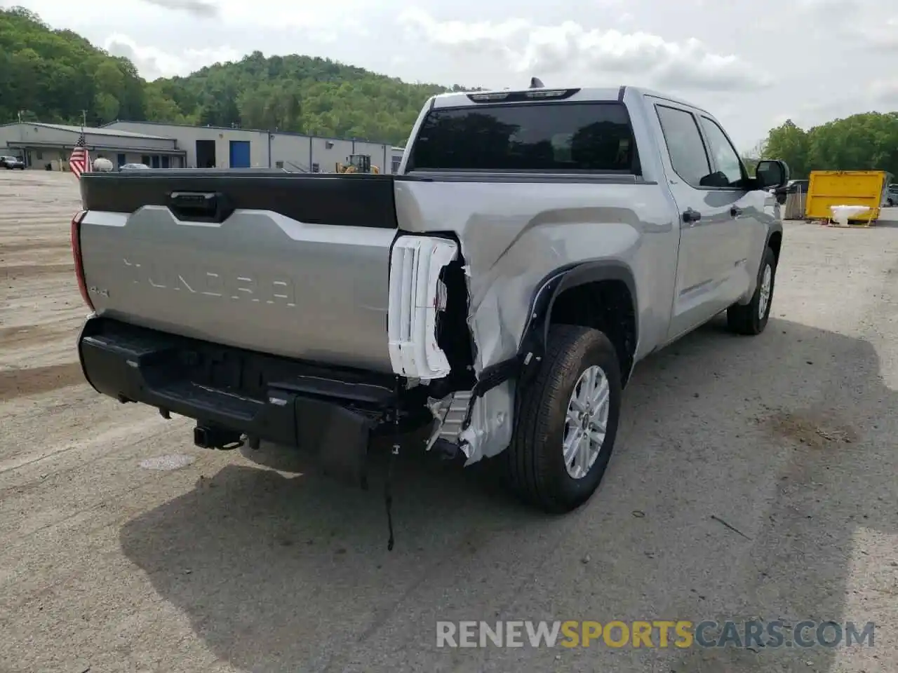 4 Photograph of a damaged car 5TFLA5EC9NX002354 TOYOTA TUNDRA 2022