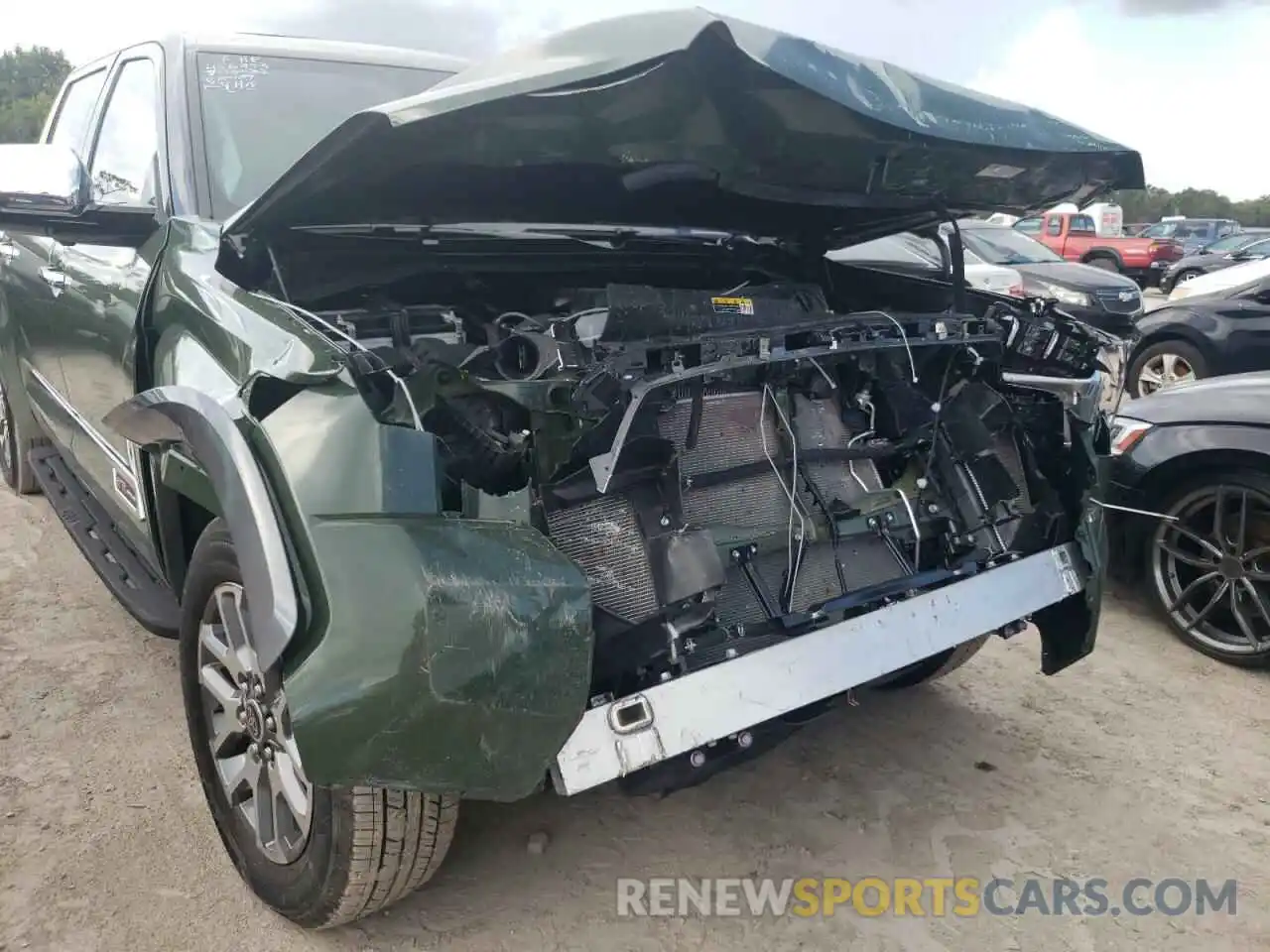 9 Photograph of a damaged car 5TFMA5AB6NX007075 TOYOTA TUNDRA 2022