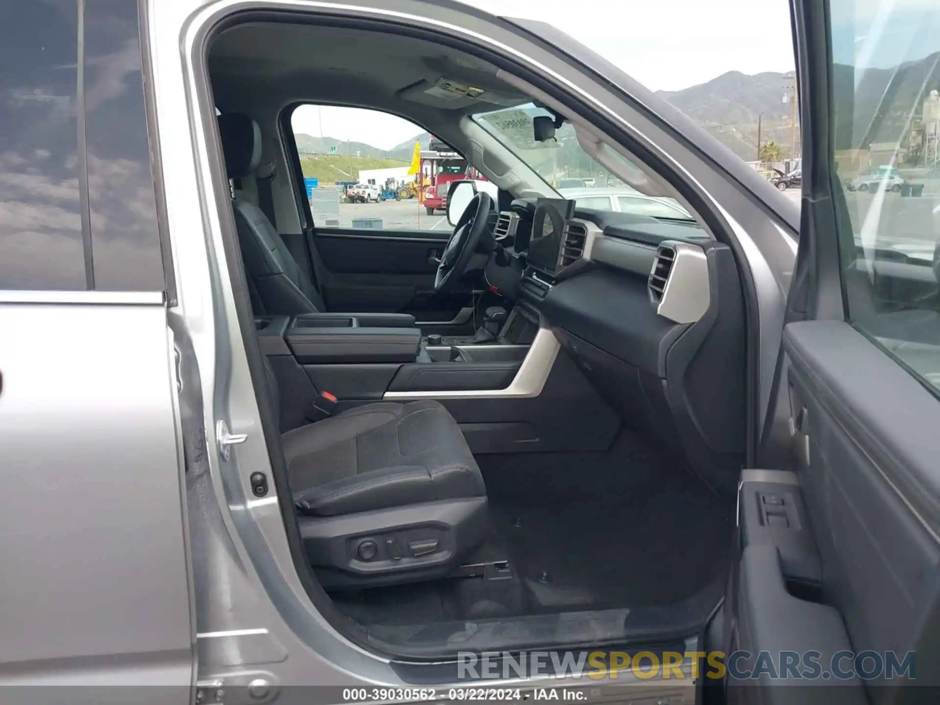 5 Photograph of a damaged car 5TFJA5DBXPX097171 TOYOTA TUNDRA 2023