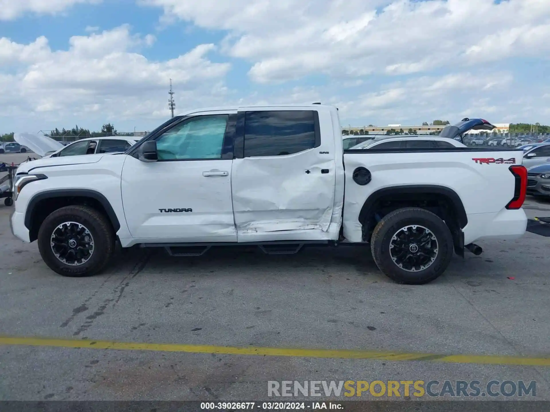 14 Photograph of a damaged car 5TFLA5DB5PX102639 TOYOTA TUNDRA 2023