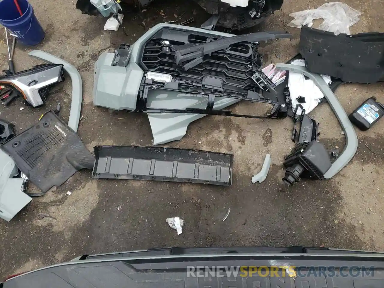 12 Photograph of a damaged car 5TFLA5AB4RX030713 TOYOTA TUNDRA 2024