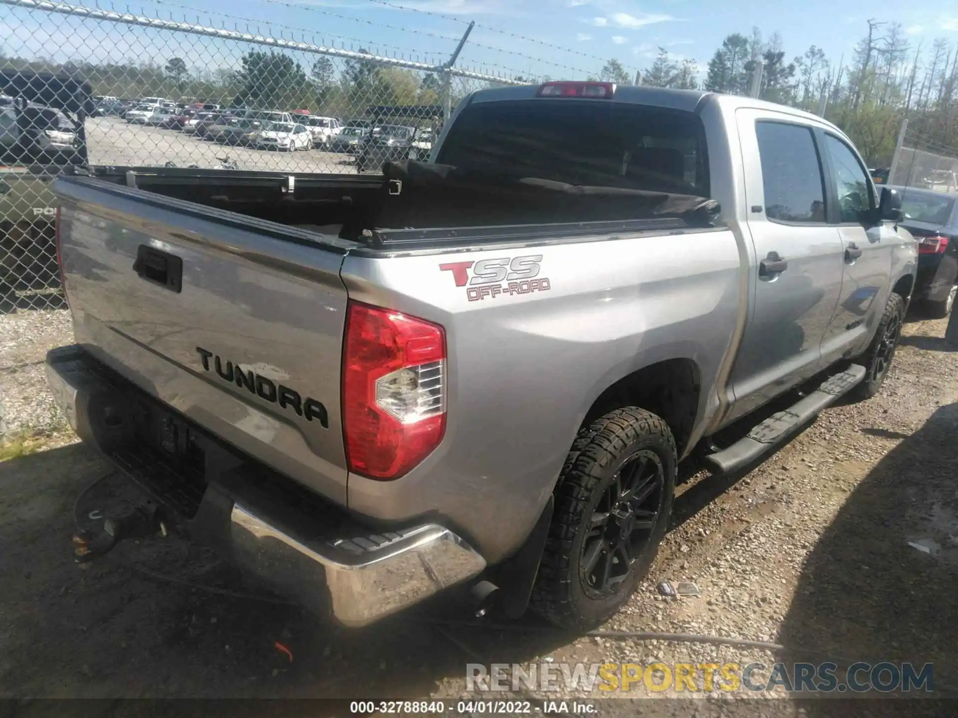 4 Photograph of a damaged car 5TFEM5F16KX135923 TOYOTA TUNDRA 2WD 2019