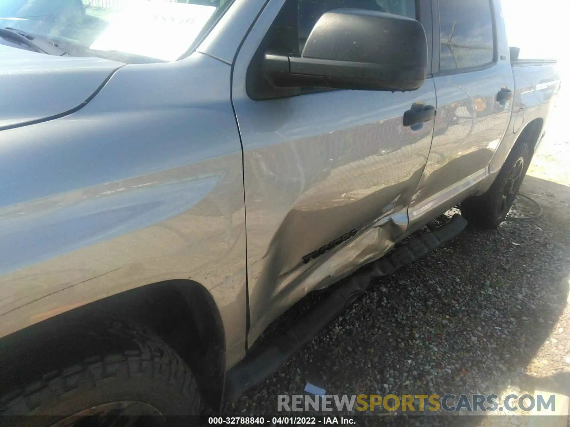 6 Photograph of a damaged car 5TFEM5F16KX135923 TOYOTA TUNDRA 2WD 2019