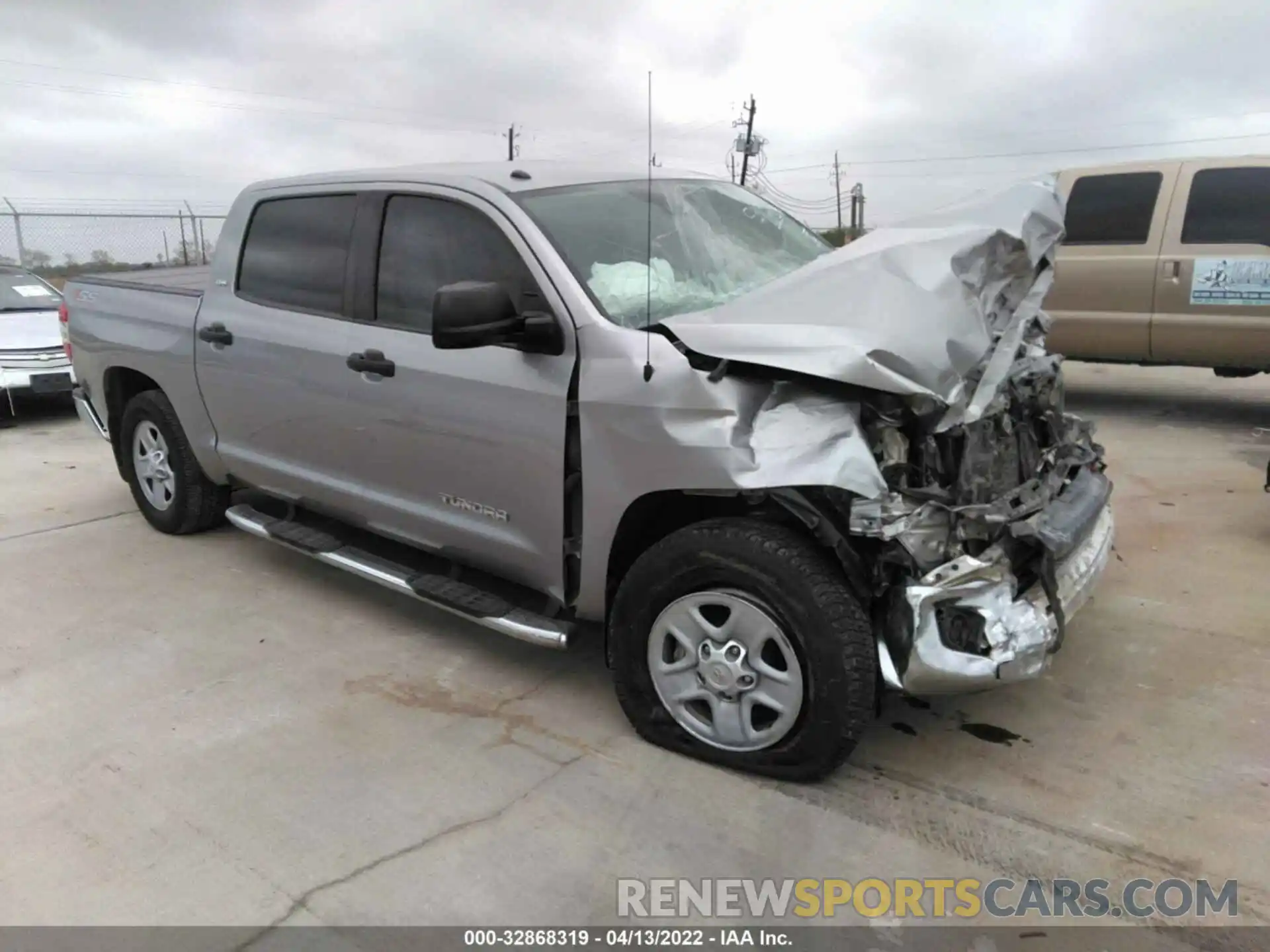 1 Photograph of a damaged car 5TFEM5F18KX137091 TOYOTA TUNDRA 2WD 2019