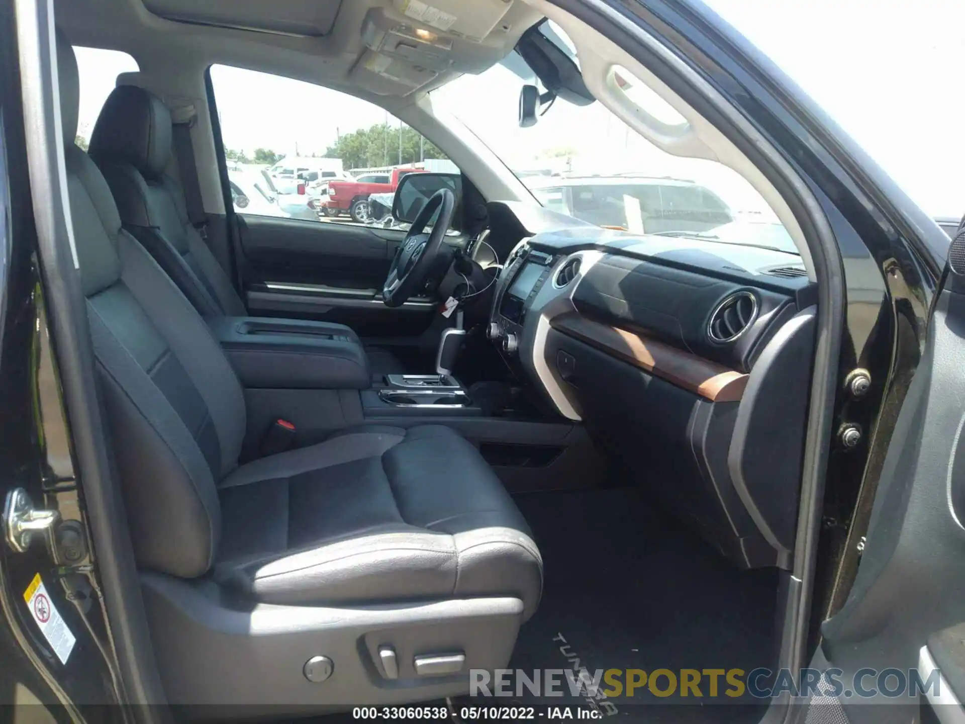 5 Photograph of a damaged car 5TFFY5F11KX248929 TOYOTA TUNDRA 2WD 2019