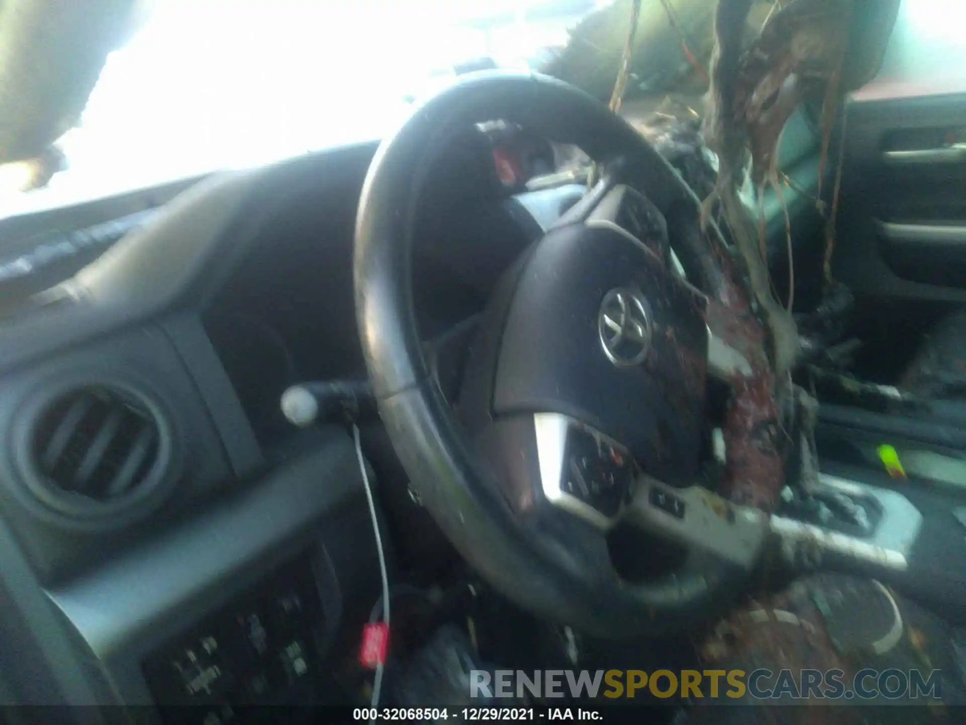 7 Photograph of a damaged car 5TFGY5F15KX246623 TOYOTA TUNDRA 2WD 2019