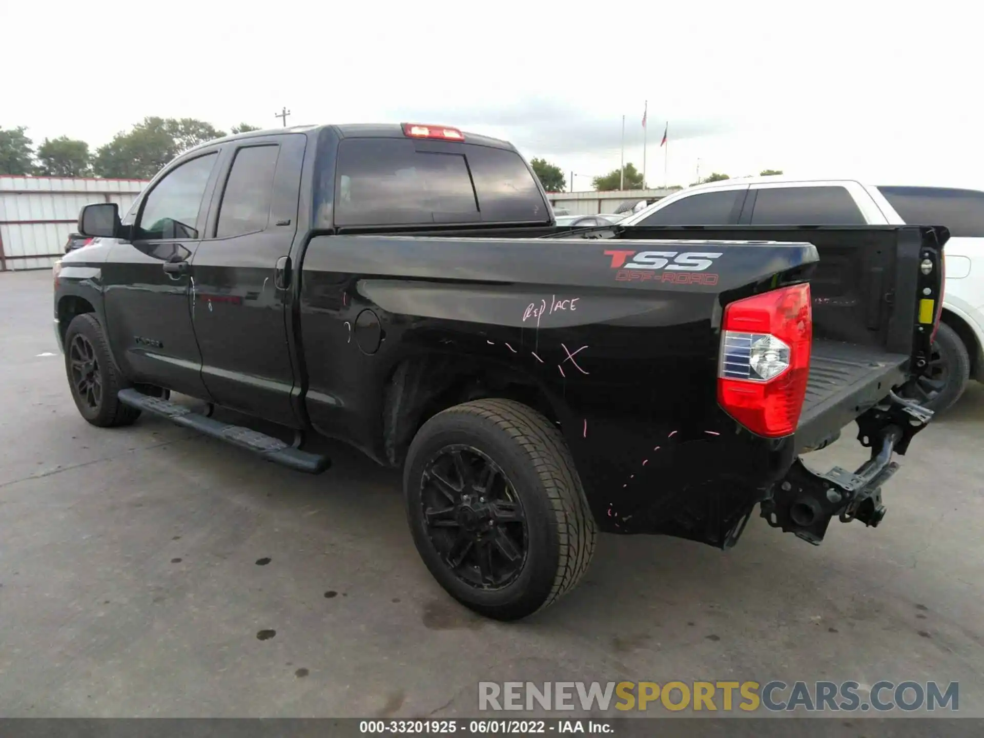 3 Photograph of a damaged car 5TFRM5F12KX140778 TOYOTA TUNDRA 2WD 2019