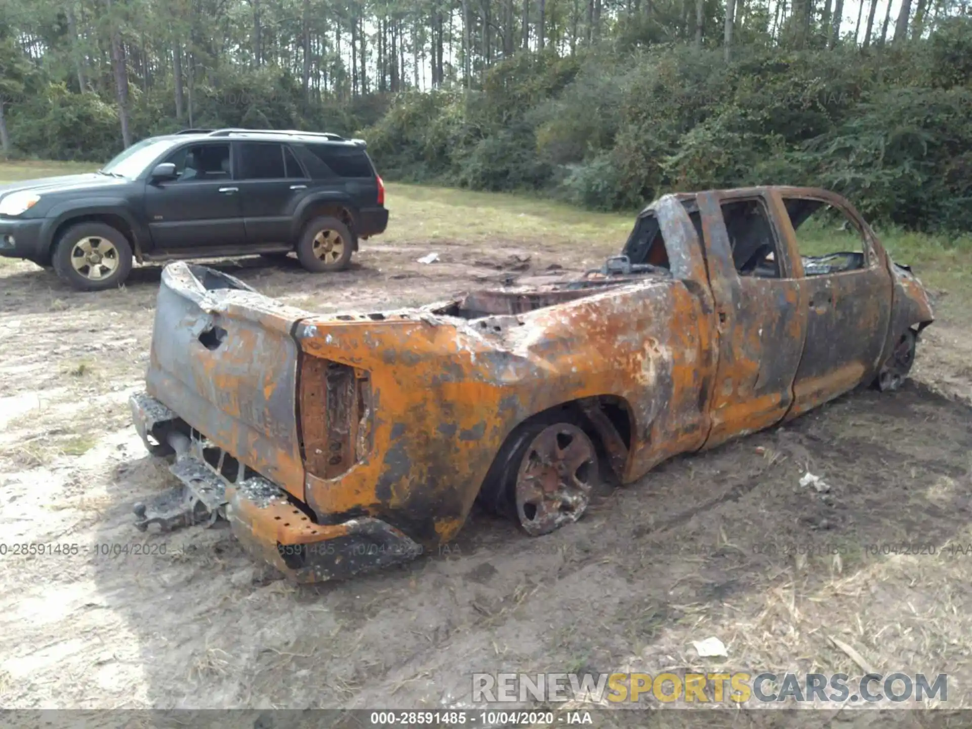 4 Photograph of a damaged car 5TFRM5F17KX139450 TOYOTA TUNDRA 2WD 2019