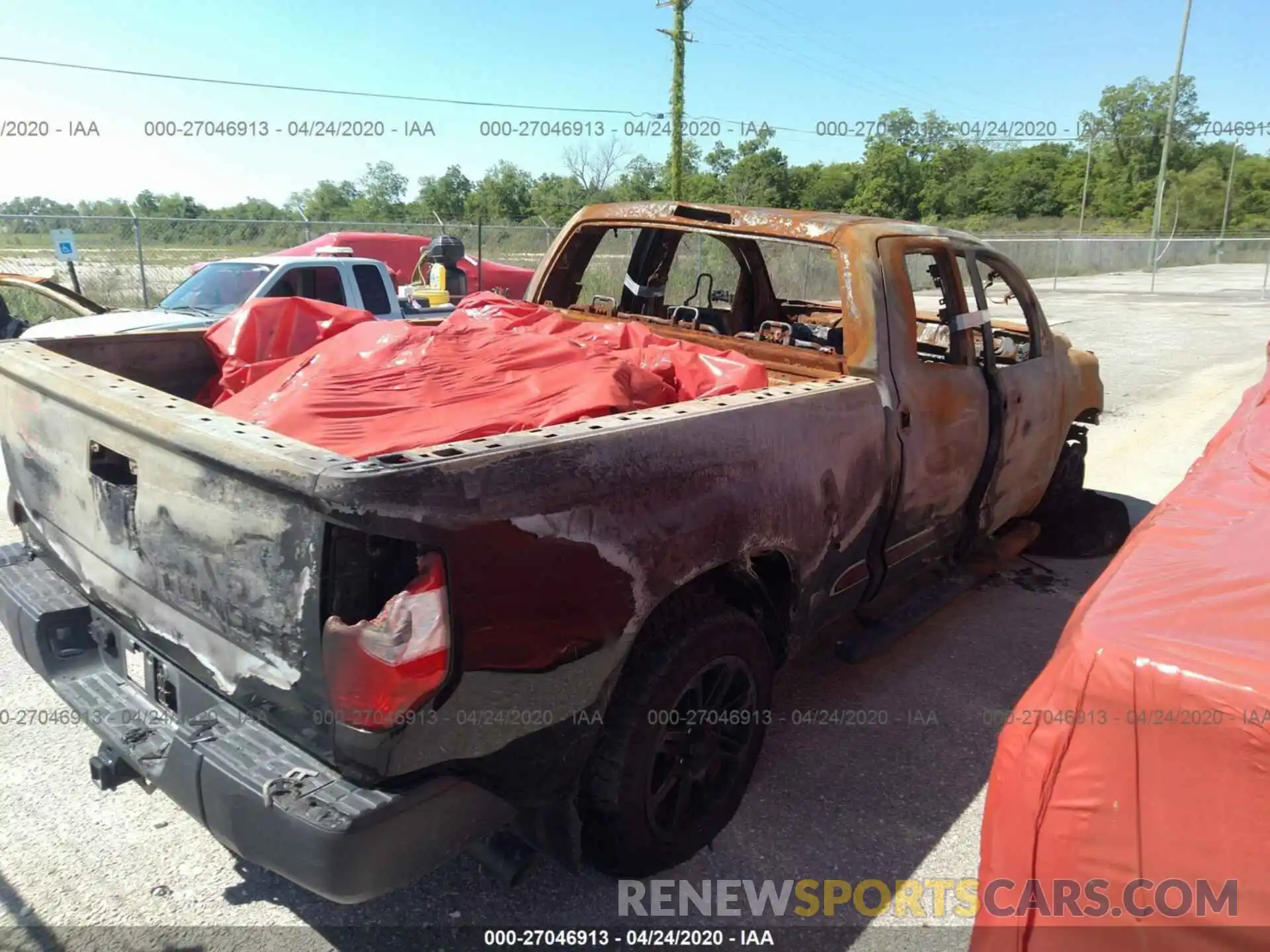 4 Photograph of a damaged car 5TFRM5F17KX139464 TOYOTA TUNDRA 2WD 2019