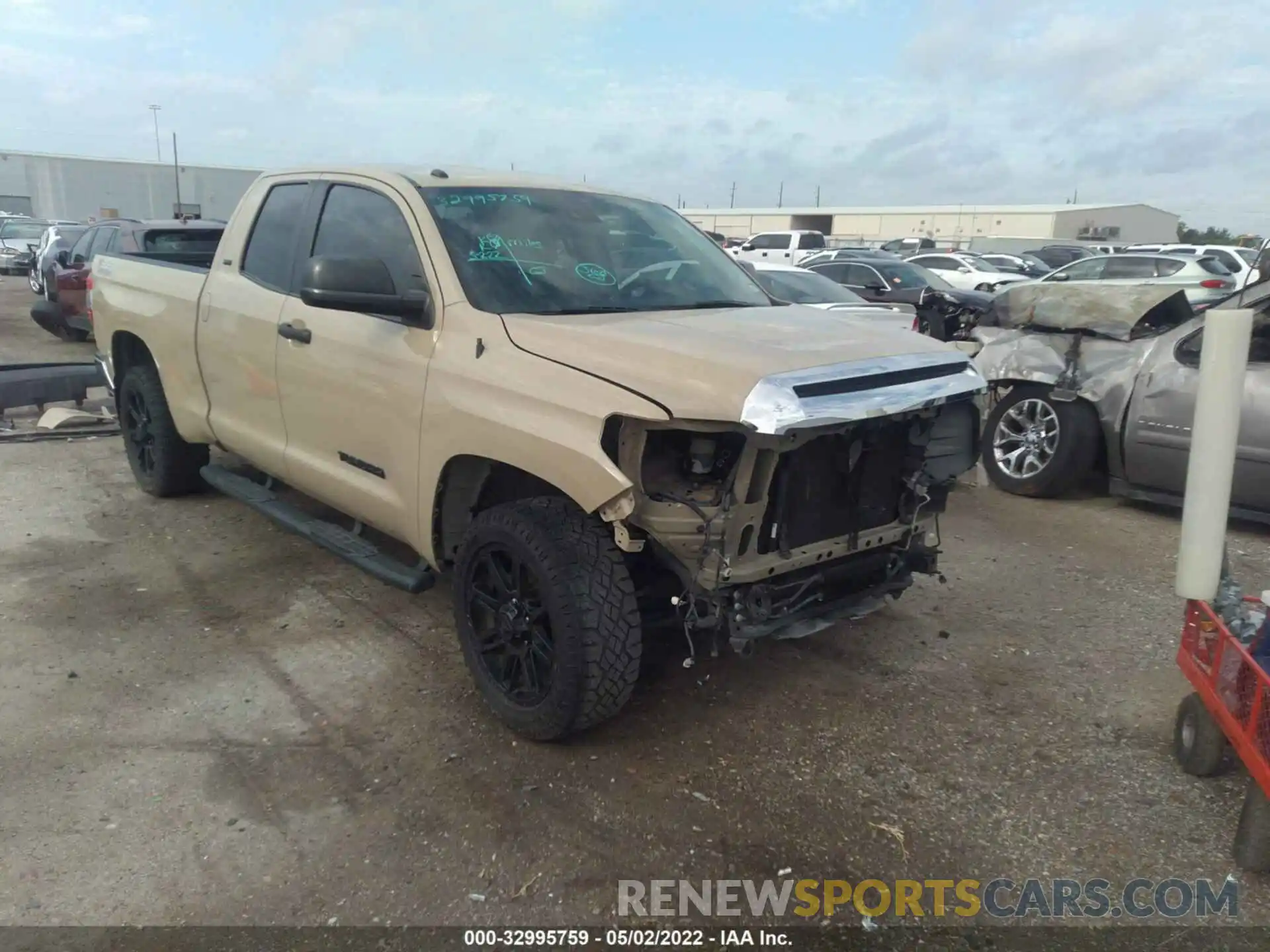 1 Photograph of a damaged car 5TFRM5F18KX136590 TOYOTA TUNDRA 2WD 2019