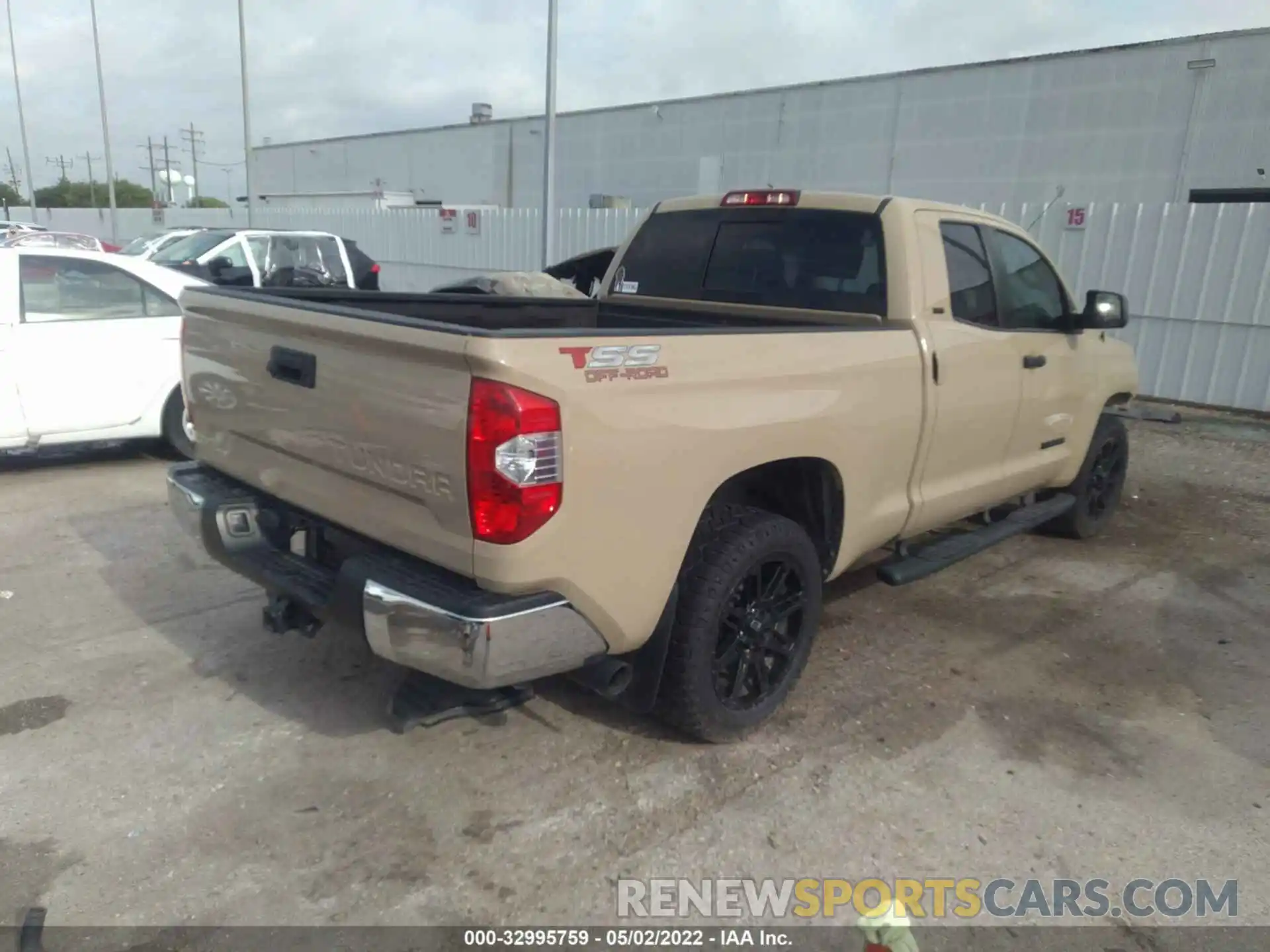 4 Photograph of a damaged car 5TFRM5F18KX136590 TOYOTA TUNDRA 2WD 2019