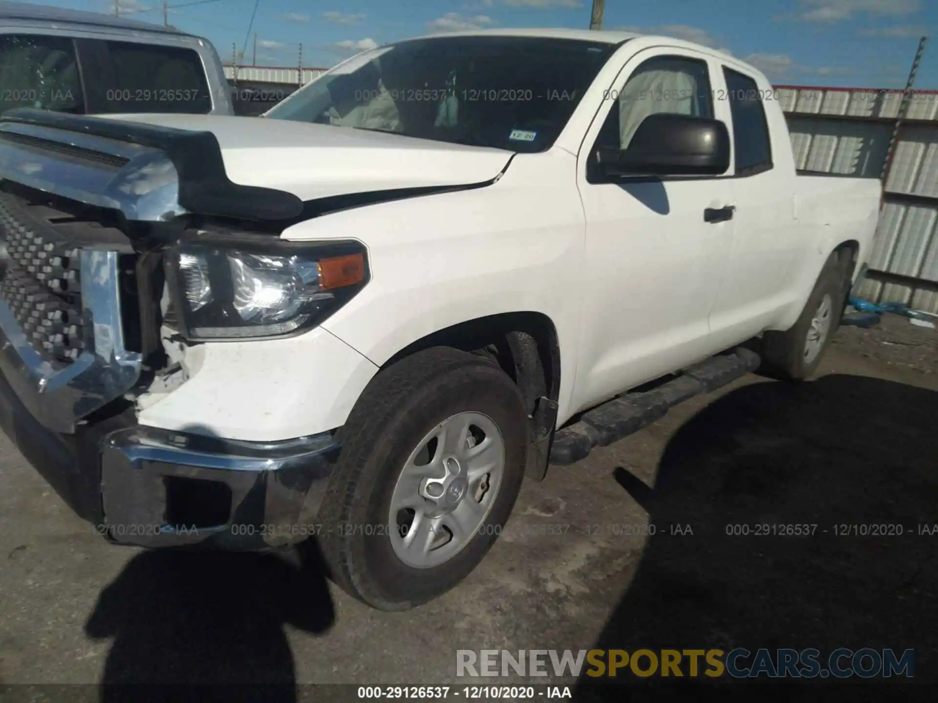 2 Фотография поврежденного автомобиля 5TFRM5F18KX142065 TOYOTA TUNDRA 2WD 2019