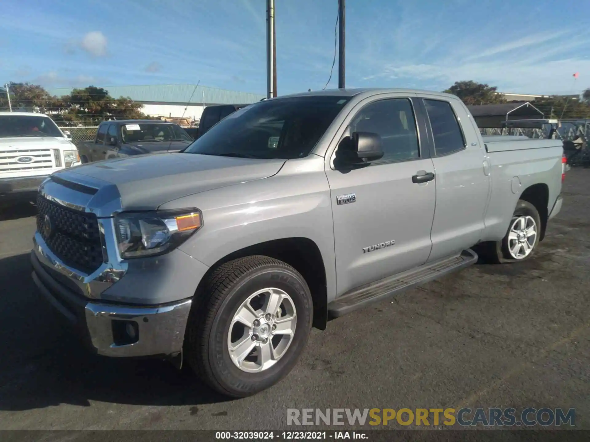 2 Photograph of a damaged car 5TFRY5F18KX255406 TOYOTA TUNDRA 2WD 2019