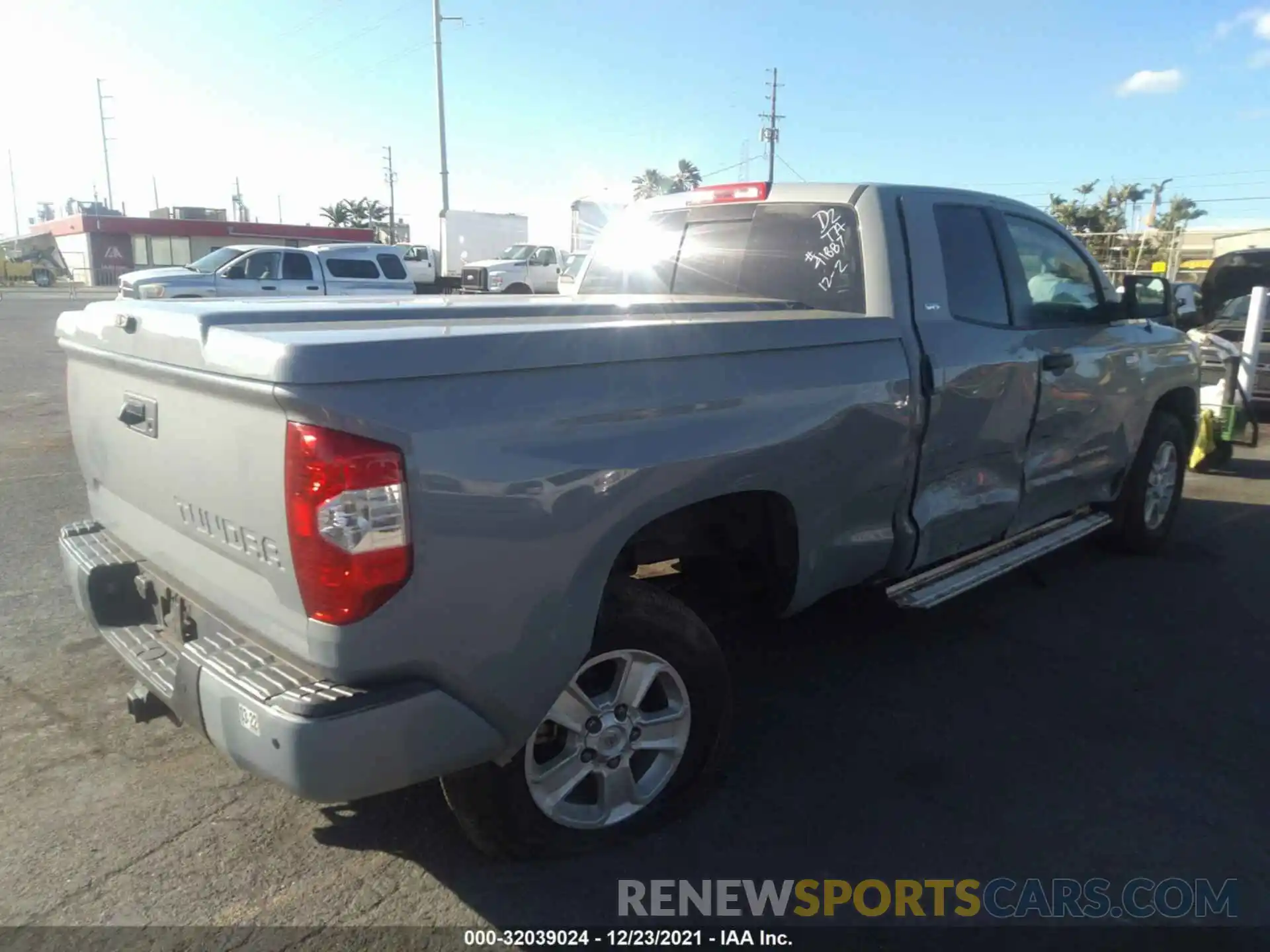 4 Photograph of a damaged car 5TFRY5F18KX255406 TOYOTA TUNDRA 2WD 2019