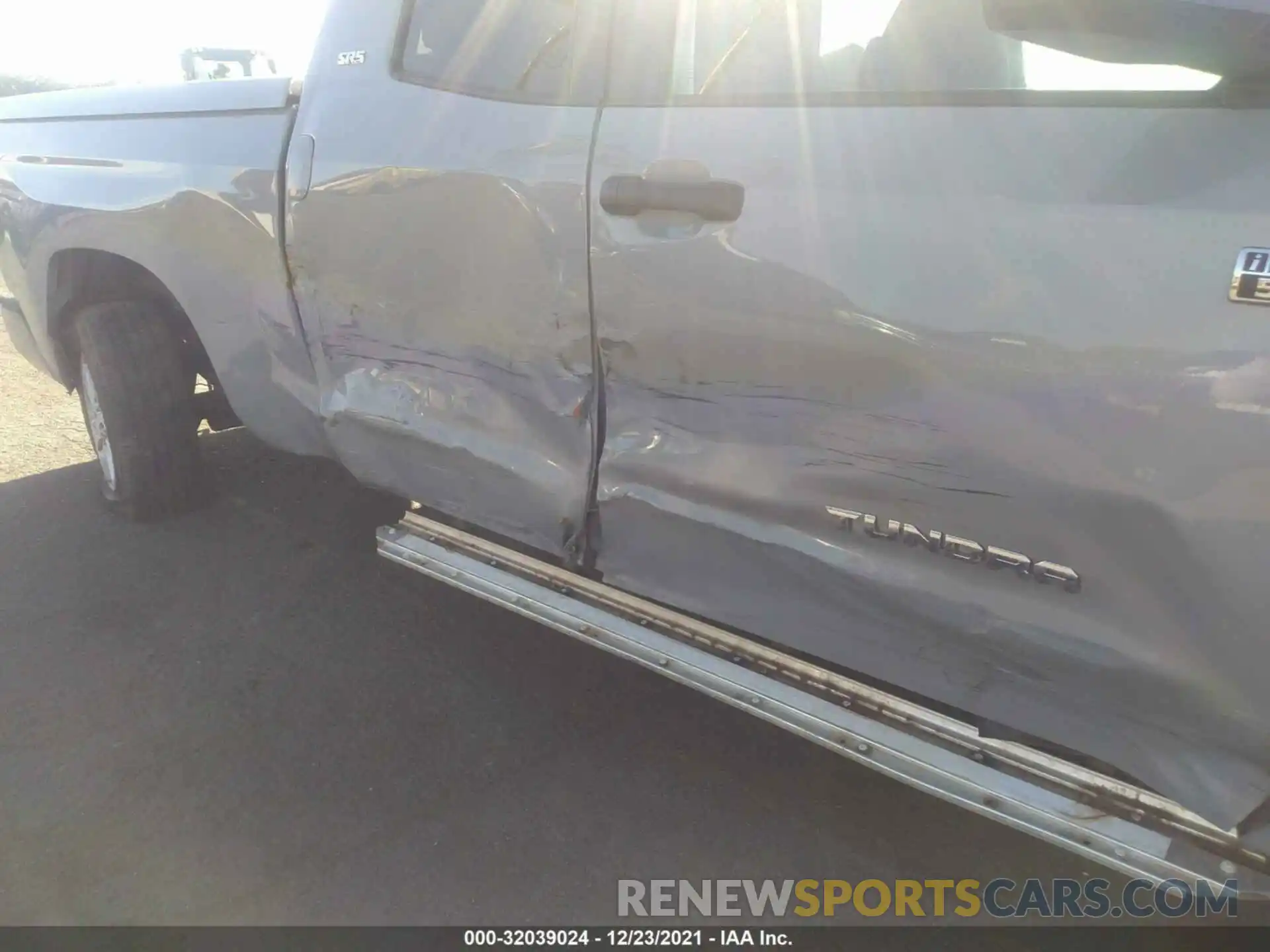 6 Photograph of a damaged car 5TFRY5F18KX255406 TOYOTA TUNDRA 2WD 2019