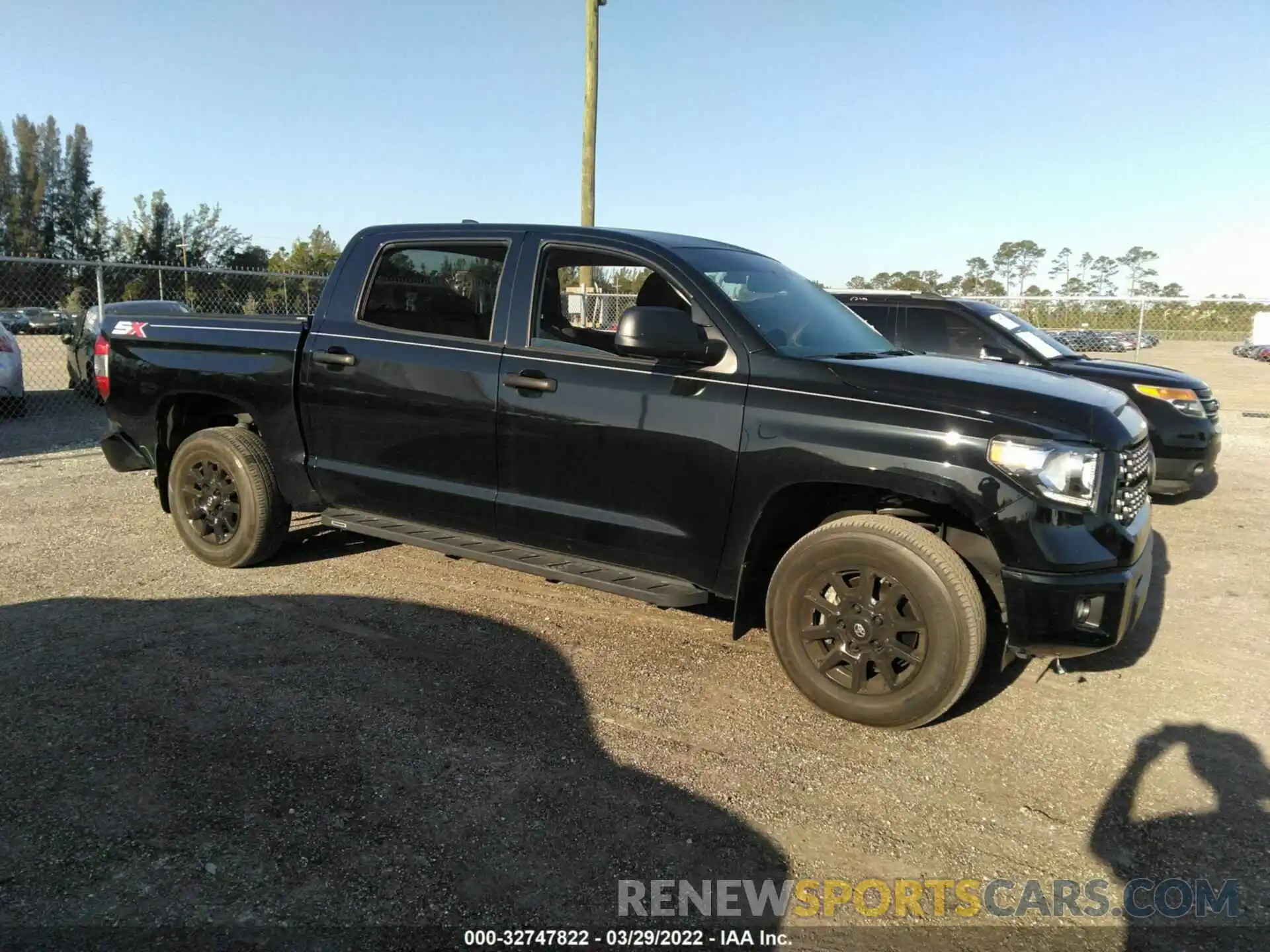 1 Photograph of a damaged car 5TFEY5F13LX264286 TOYOTA TUNDRA 2WD 2020