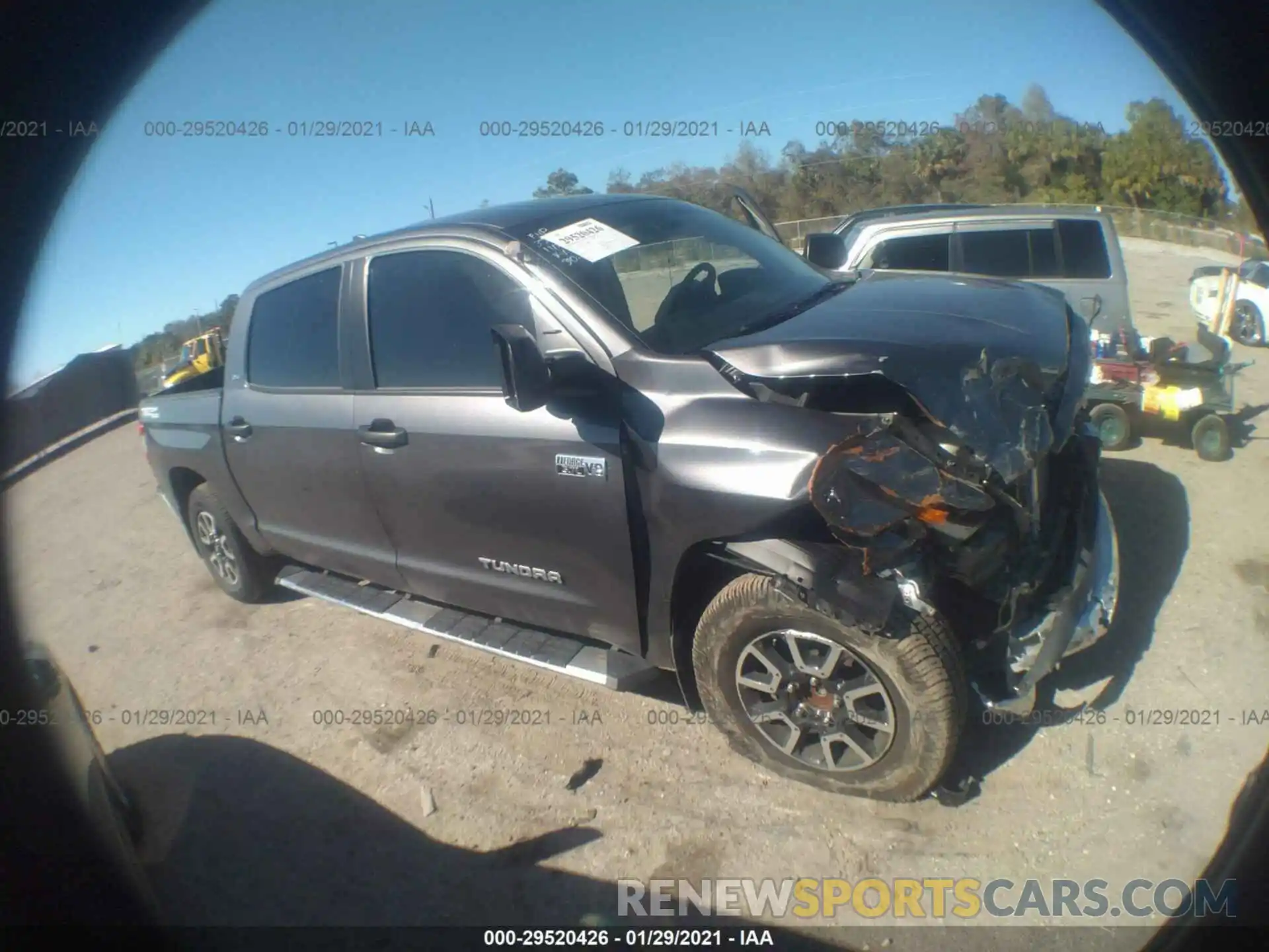 1 Фотография поврежденного автомобиля 5TFEY5F14LX263857 TOYOTA TUNDRA 2WD 2020