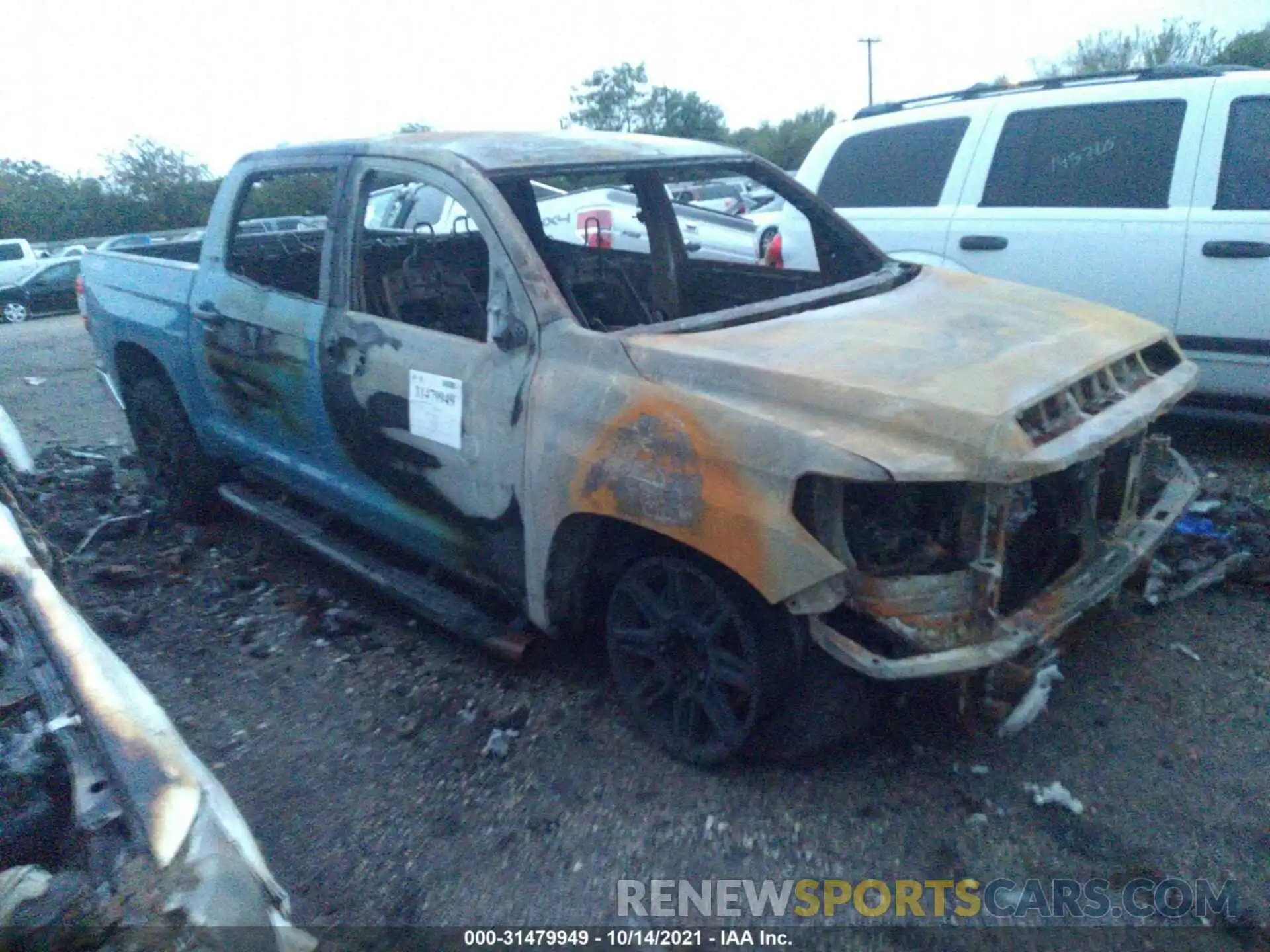 1 Photograph of a damaged car 5TFEY5F15LX256982 TOYOTA TUNDRA 2WD 2020