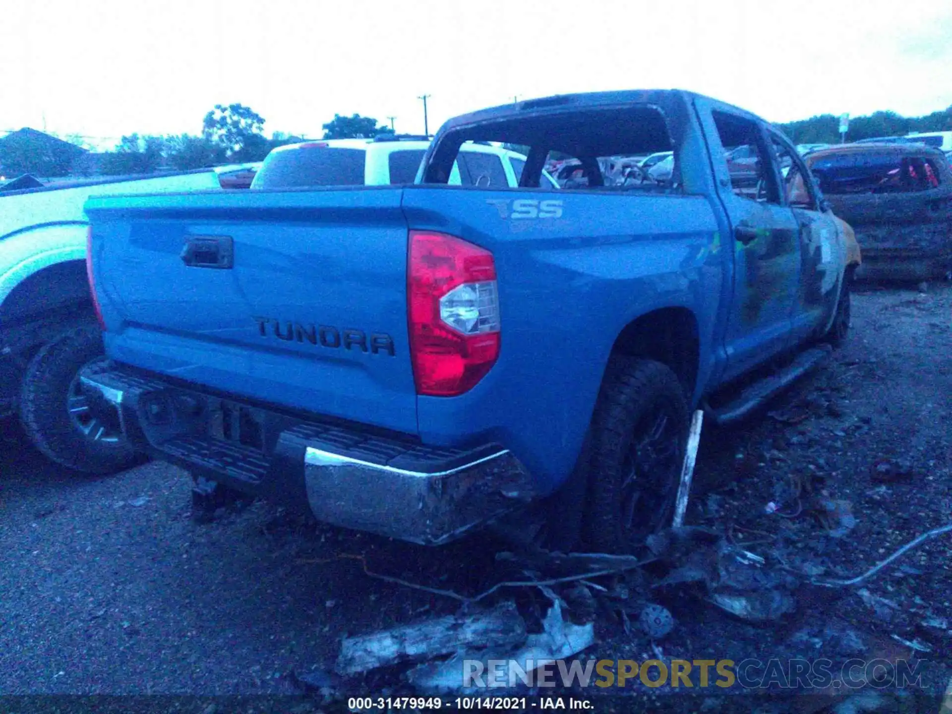 4 Фотография поврежденного автомобиля 5TFEY5F15LX256982 TOYOTA TUNDRA 2WD 2020