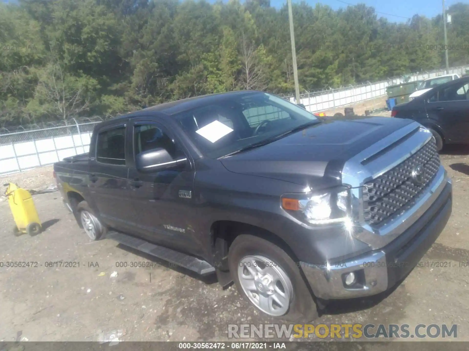 1 Photograph of a damaged car 5TFEY5F17LX262539 TOYOTA TUNDRA 2WD 2020