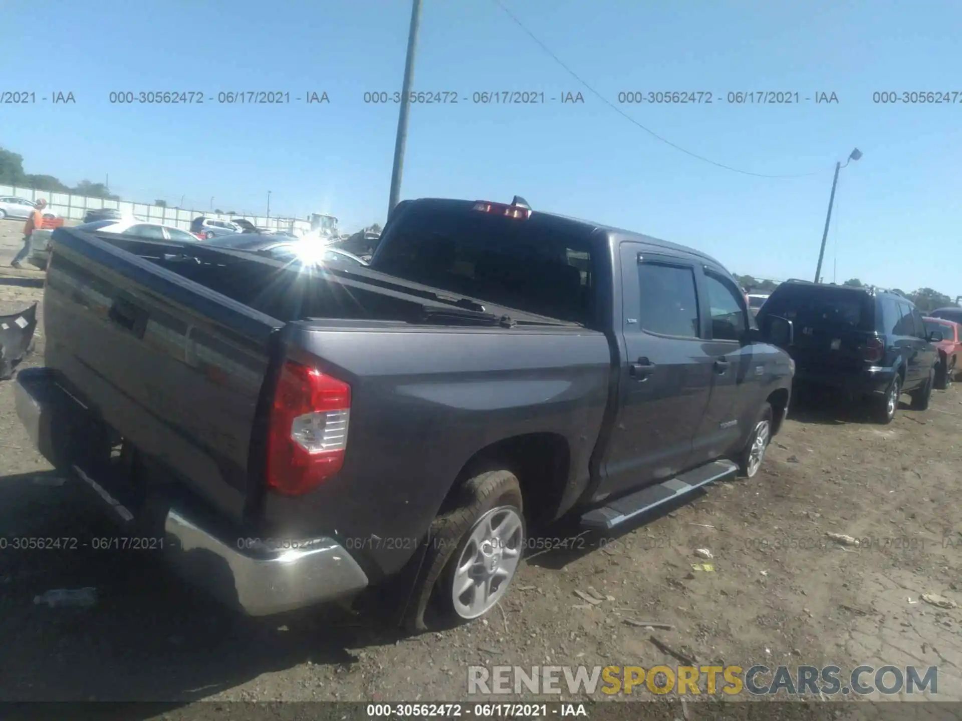 4 Photograph of a damaged car 5TFEY5F17LX262539 TOYOTA TUNDRA 2WD 2020