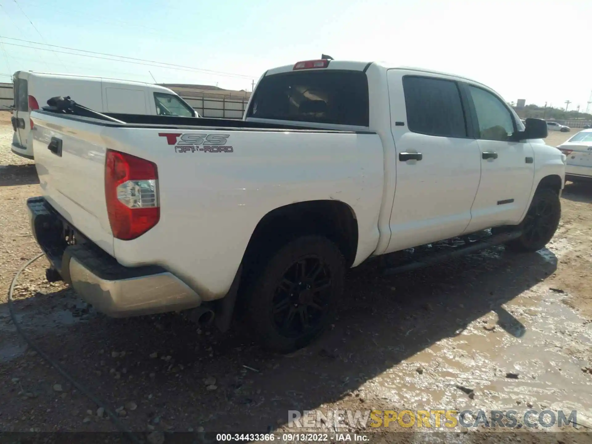 4 Фотография поврежденного автомобиля 5TFEY5F19LX263563 TOYOTA TUNDRA 2WD 2020