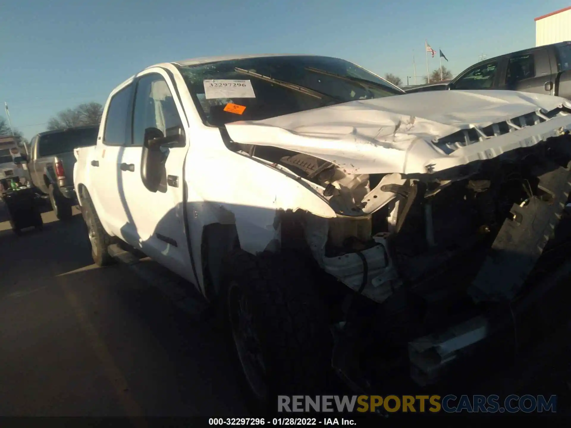 1 Photograph of a damaged car 5TFEY5F19LX270433 TOYOTA TUNDRA 2WD 2020