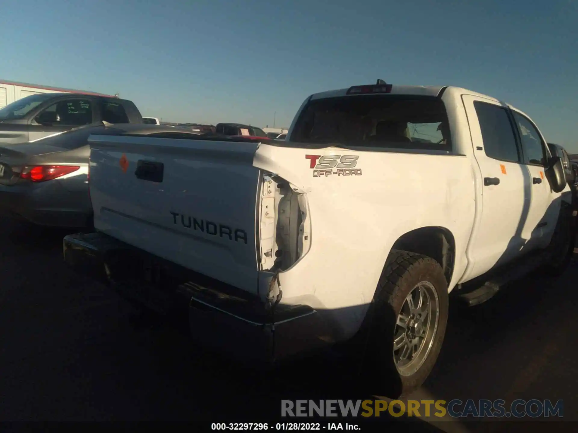 4 Photograph of a damaged car 5TFEY5F19LX270433 TOYOTA TUNDRA 2WD 2020