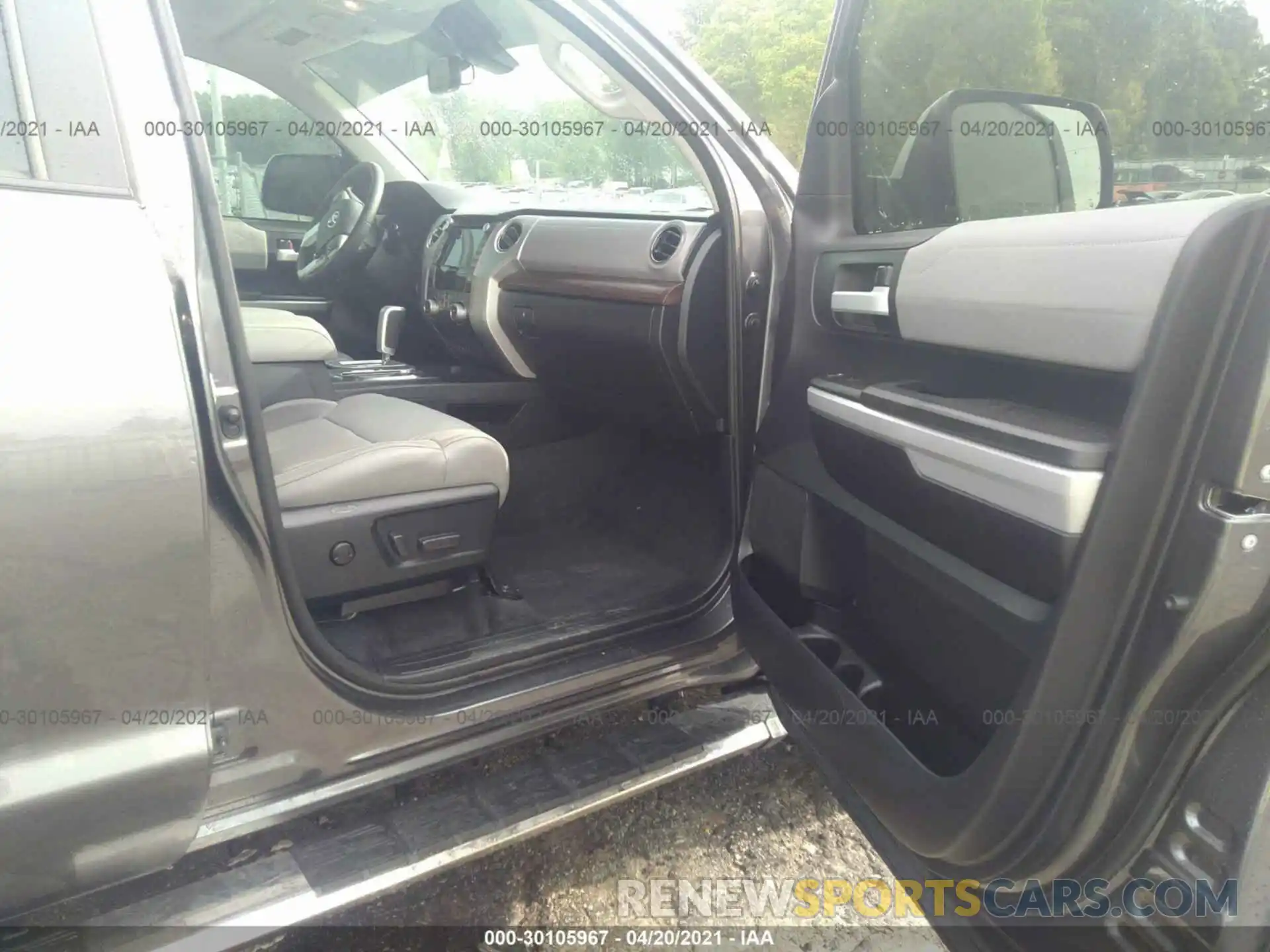 5 Photograph of a damaged car 5TFFY5F15LX271132 TOYOTA TUNDRA 2WD 2020