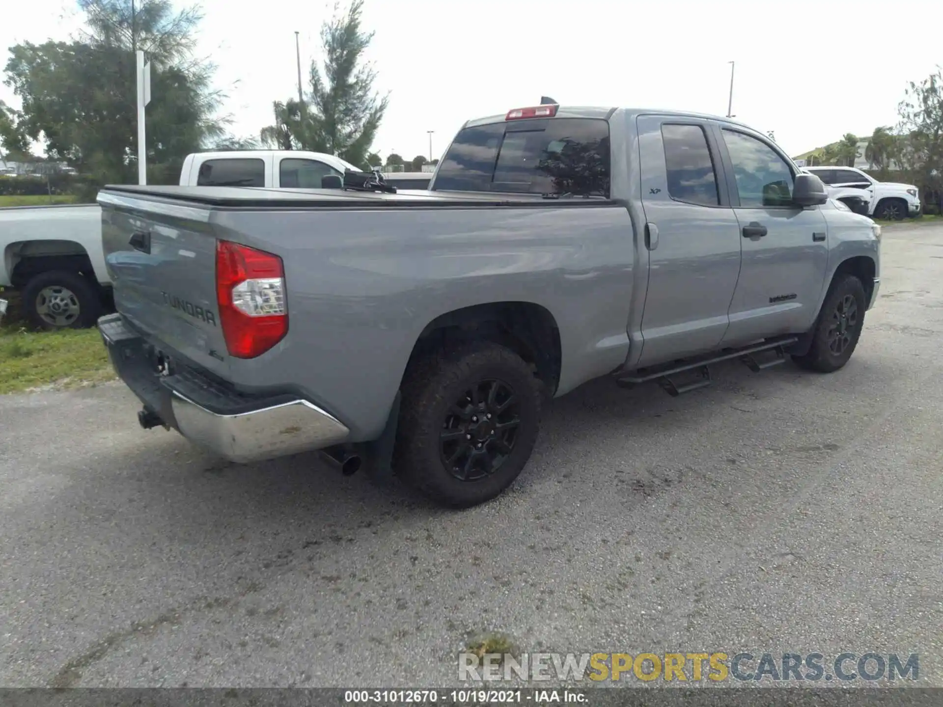 4 Photograph of a damaged car 5TFRY5F12LX257640 TOYOTA TUNDRA 2WD 2020