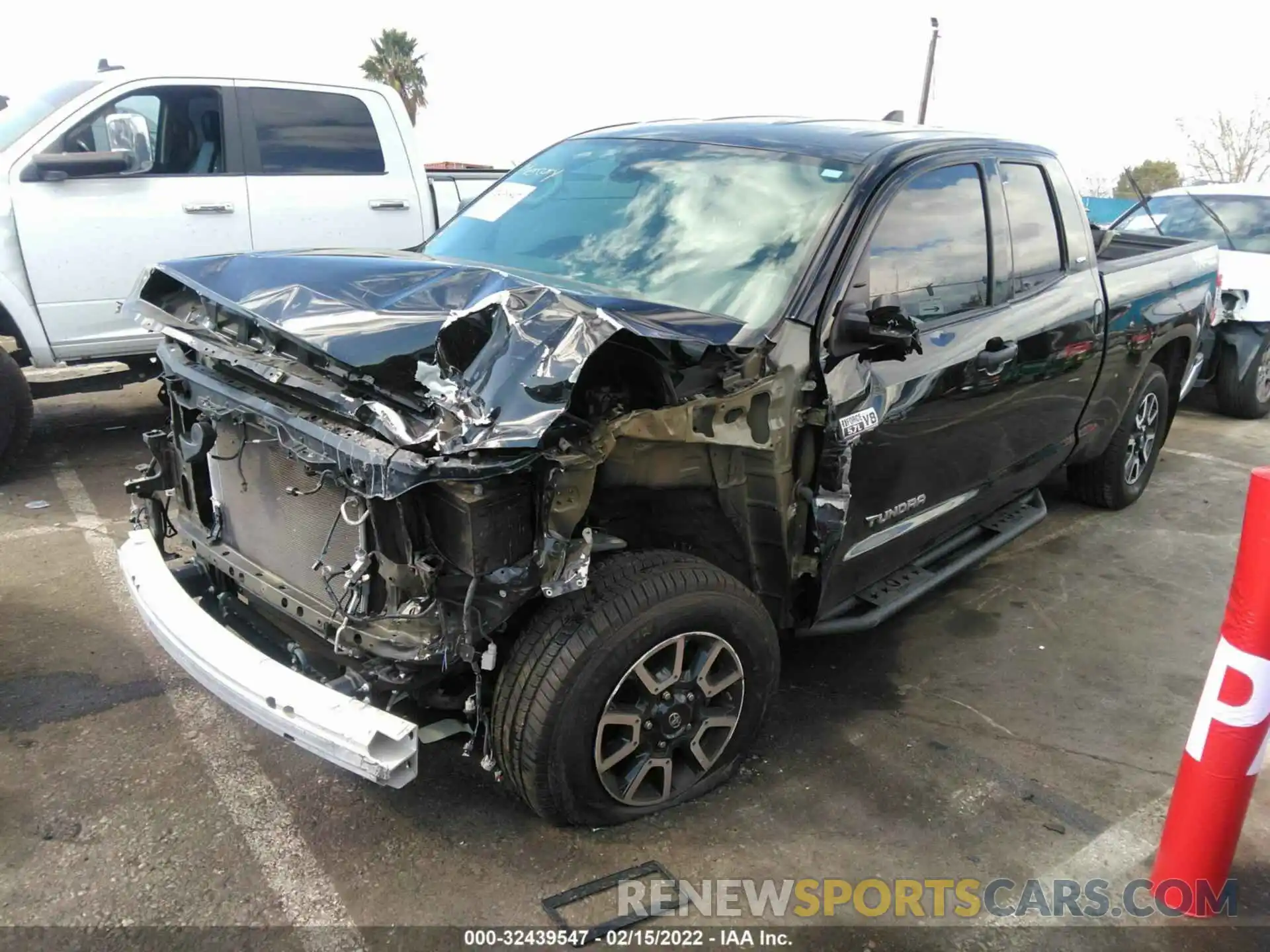 2 Photograph of a damaged car 5TFRY5F12LX268430 TOYOTA TUNDRA 2WD 2020