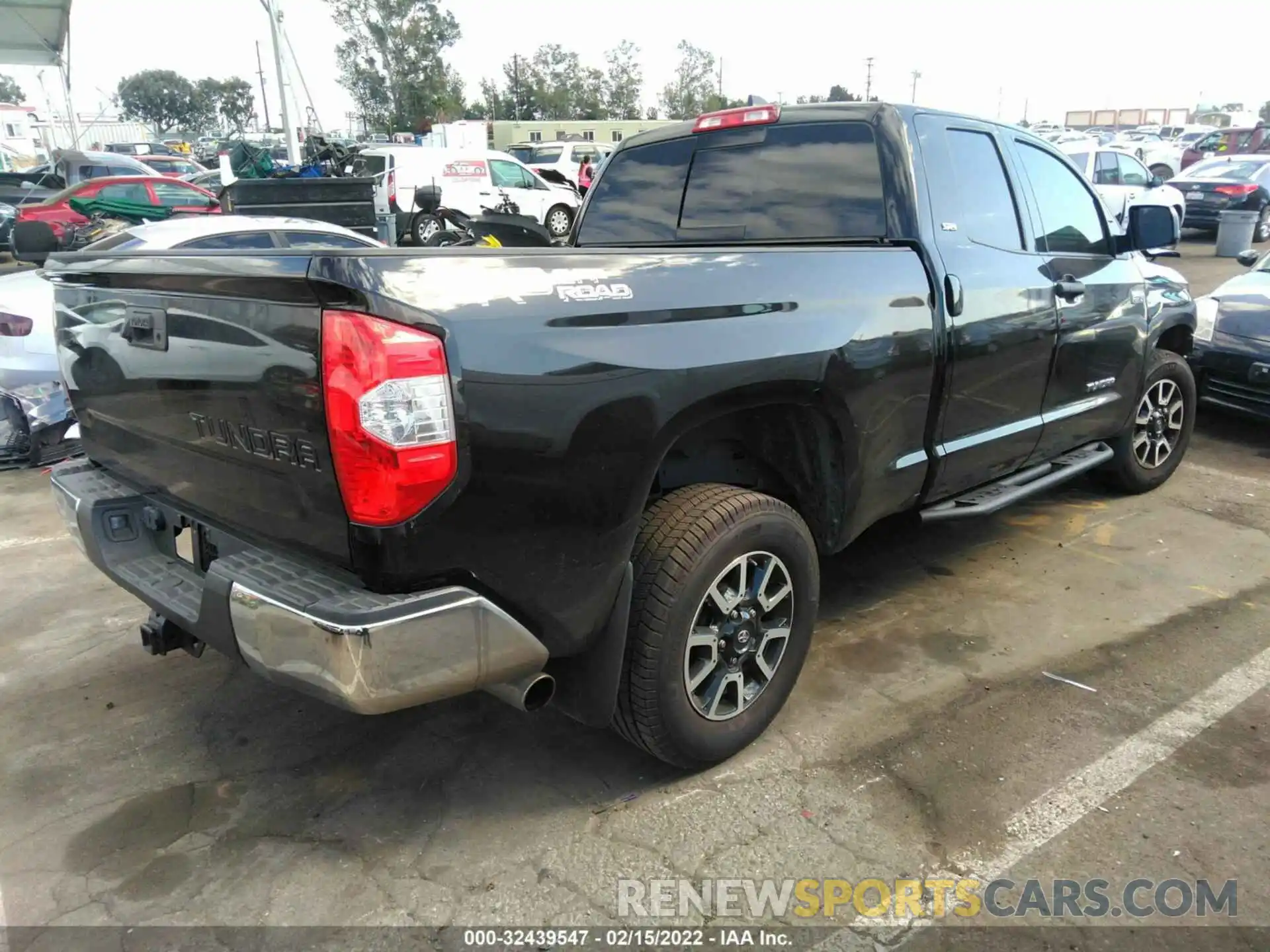 4 Photograph of a damaged car 5TFRY5F12LX268430 TOYOTA TUNDRA 2WD 2020