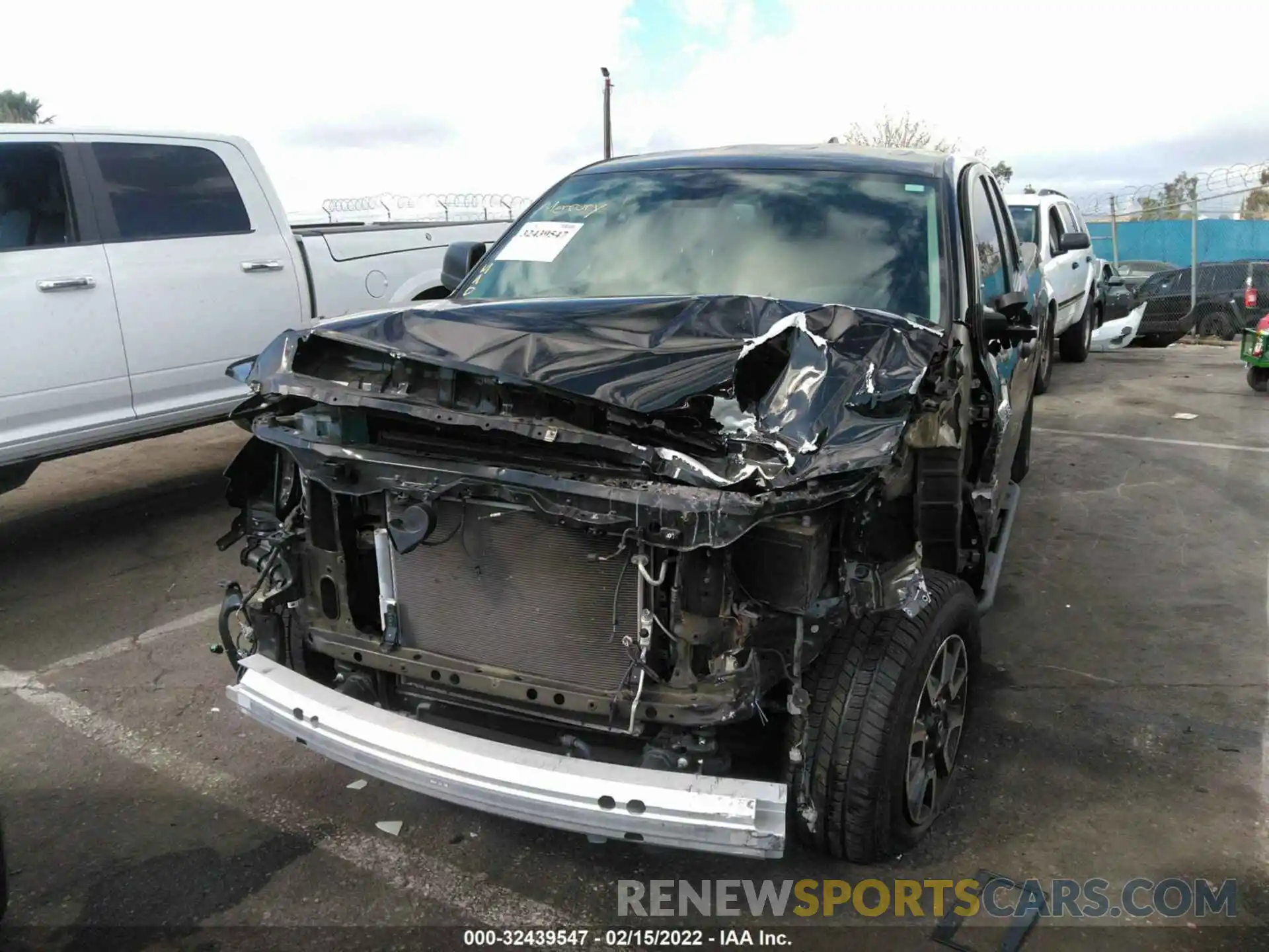 6 Photograph of a damaged car 5TFRY5F12LX268430 TOYOTA TUNDRA 2WD 2020