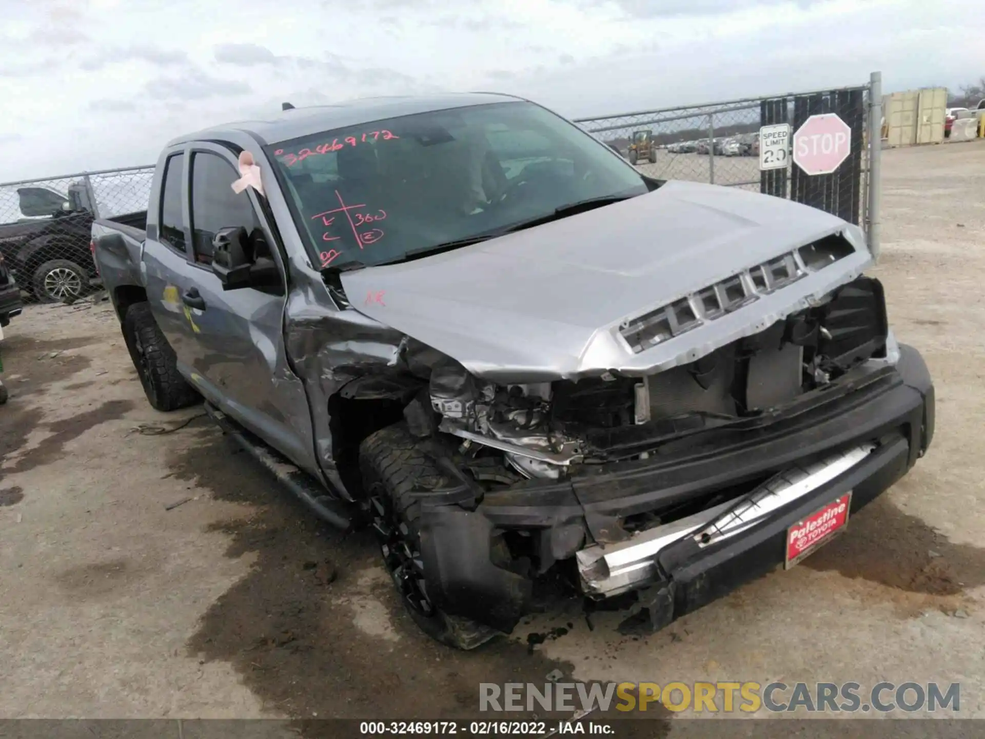 1 Photograph of a damaged car 5TFRY5F12LX271585 TOYOTA TUNDRA 2WD 2020