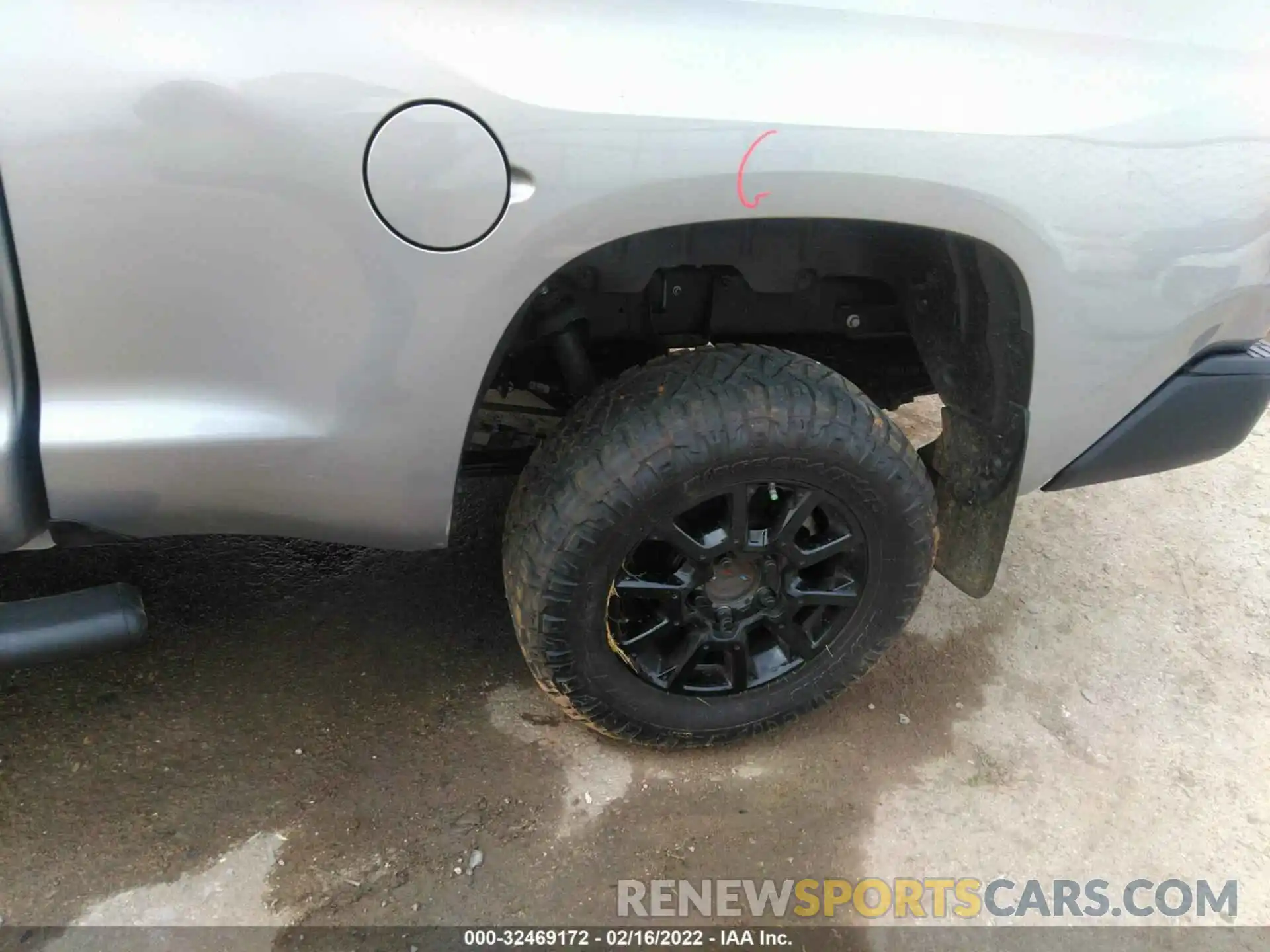 13 Photograph of a damaged car 5TFRY5F12LX271585 TOYOTA TUNDRA 2WD 2020