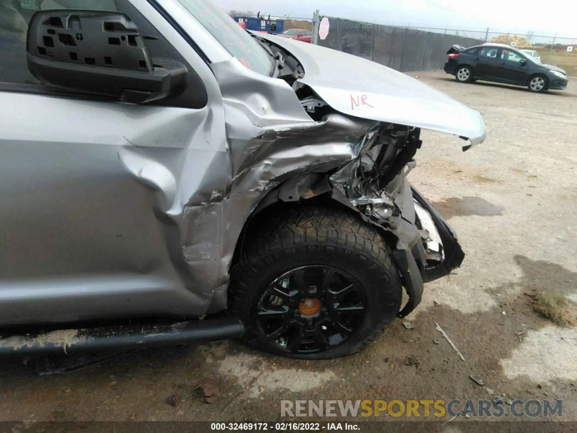 14 Photograph of a damaged car 5TFRY5F12LX271585 TOYOTA TUNDRA 2WD 2020