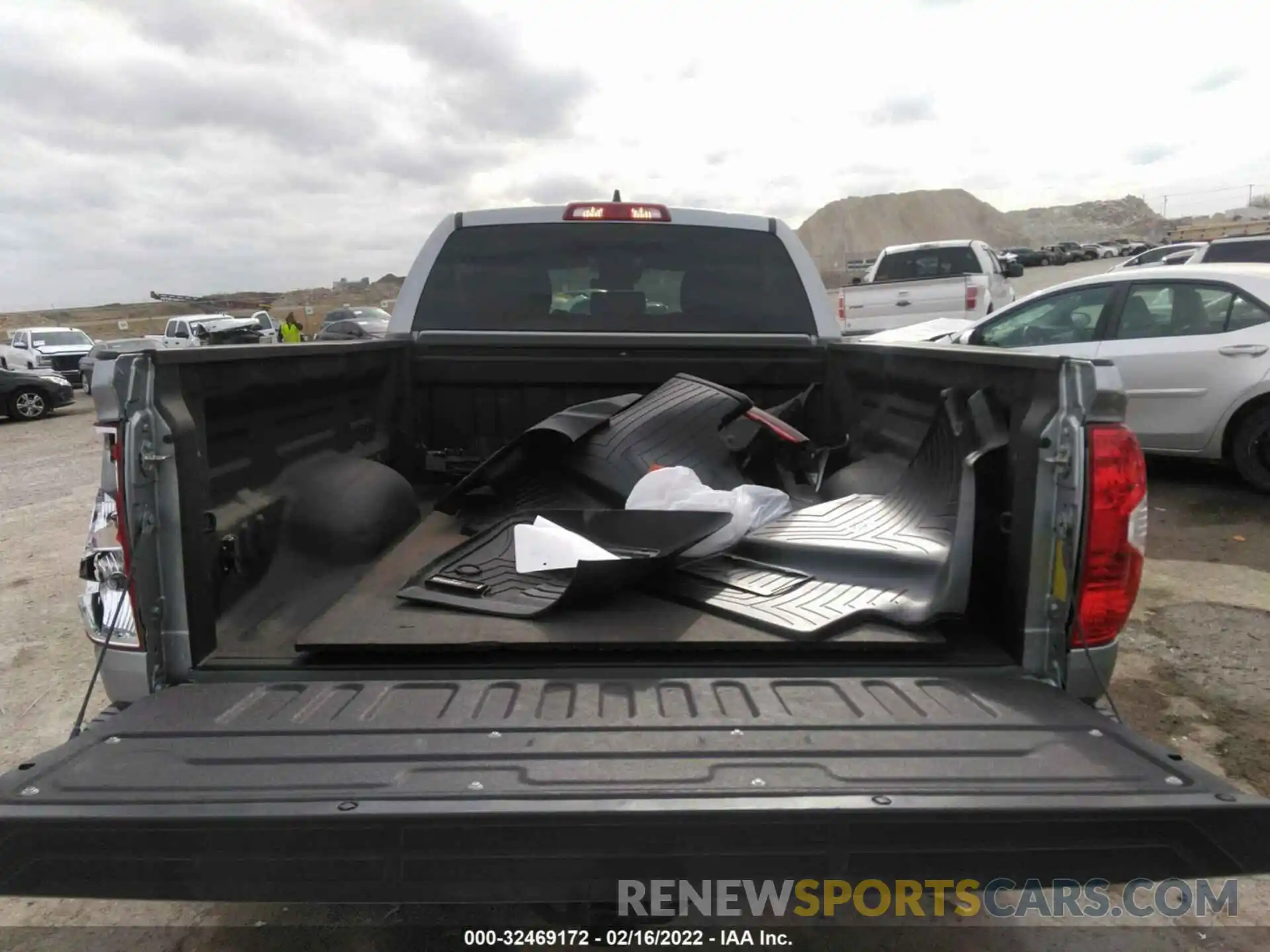 8 Photograph of a damaged car 5TFRY5F12LX271585 TOYOTA TUNDRA 2WD 2020