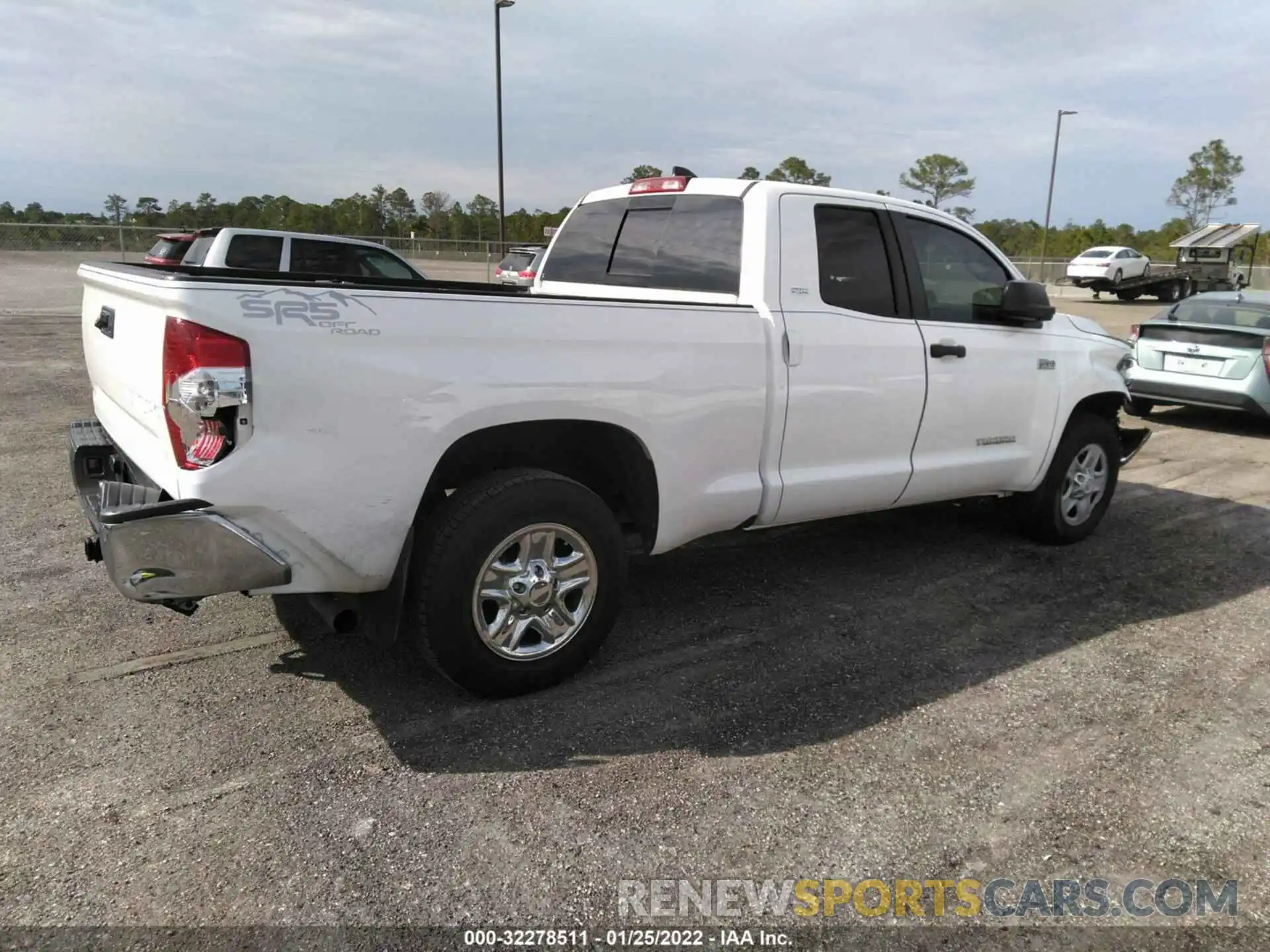 4 Photograph of a damaged car 5TFRY5F17LX271503 TOYOTA TUNDRA 2WD 2020