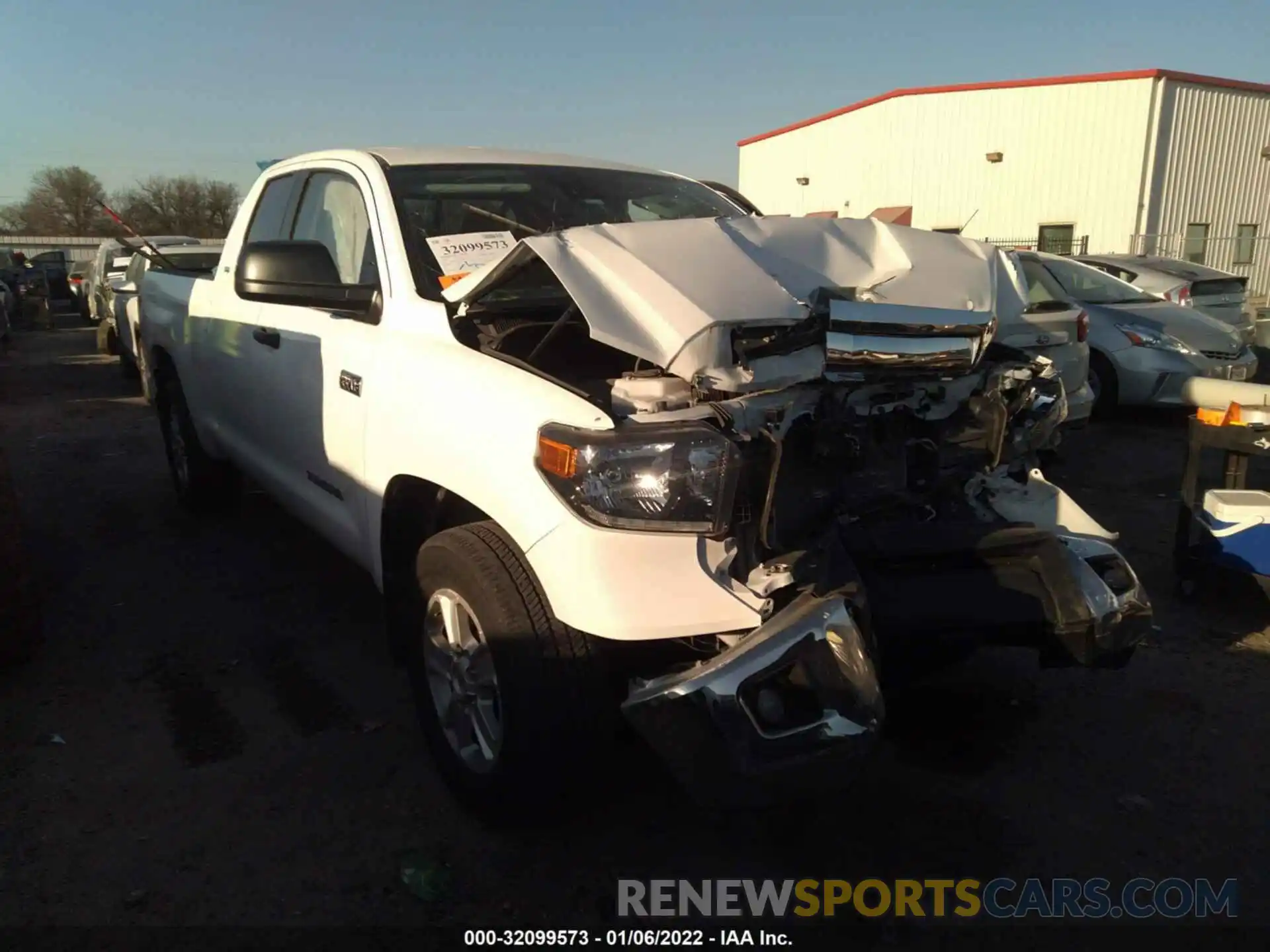 1 Photograph of a damaged car 5TFRY5F18LX258971 TOYOTA TUNDRA 2WD 2020