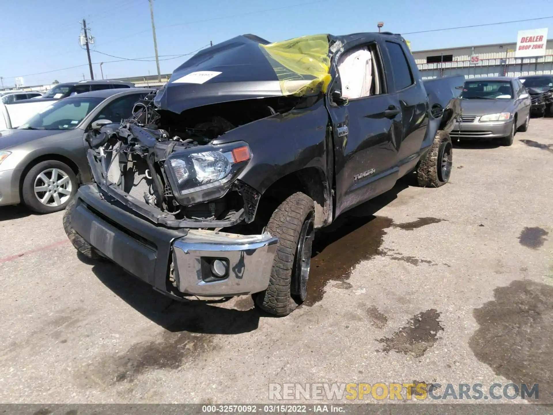 2 Фотография поврежденного автомобиля 5TFRY5F18LX268061 TOYOTA TUNDRA 2WD 2020