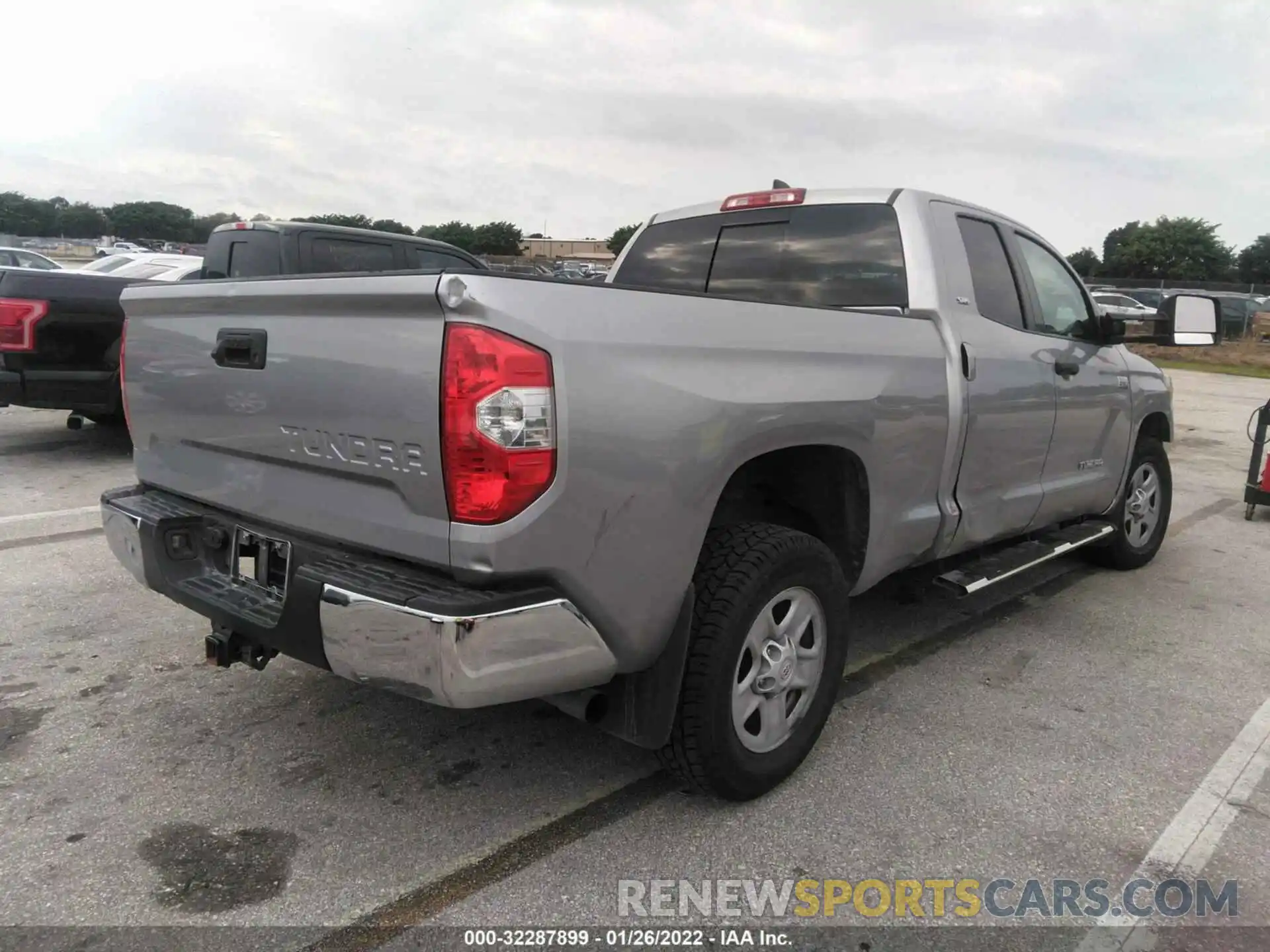 4 Photograph of a damaged car 5TFRY5F19LX264357 TOYOTA TUNDRA 2WD 2020