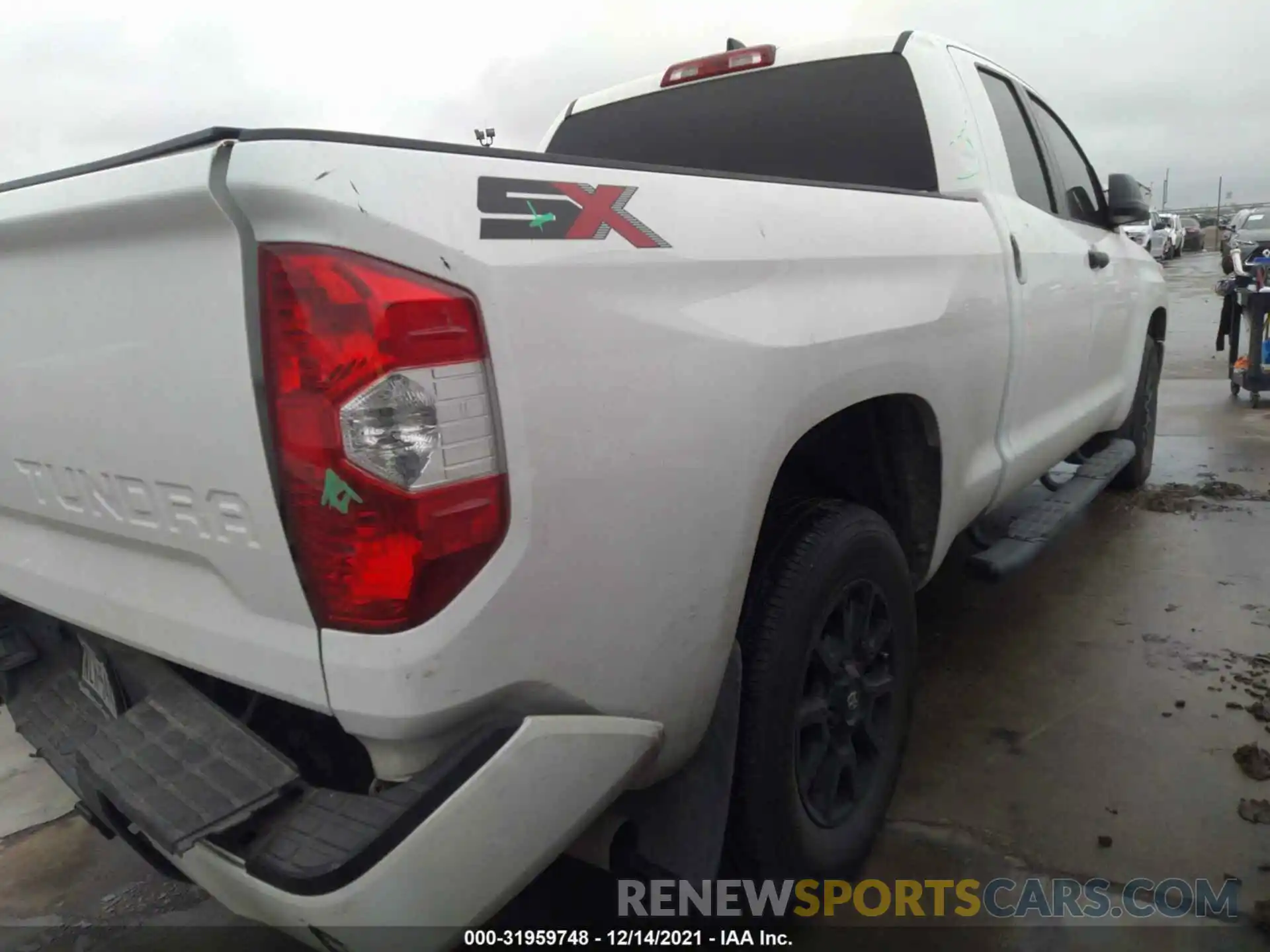 4 Фотография поврежденного автомобиля 5TFRY5F1XLX266747 TOYOTA TUNDRA 2WD 2020