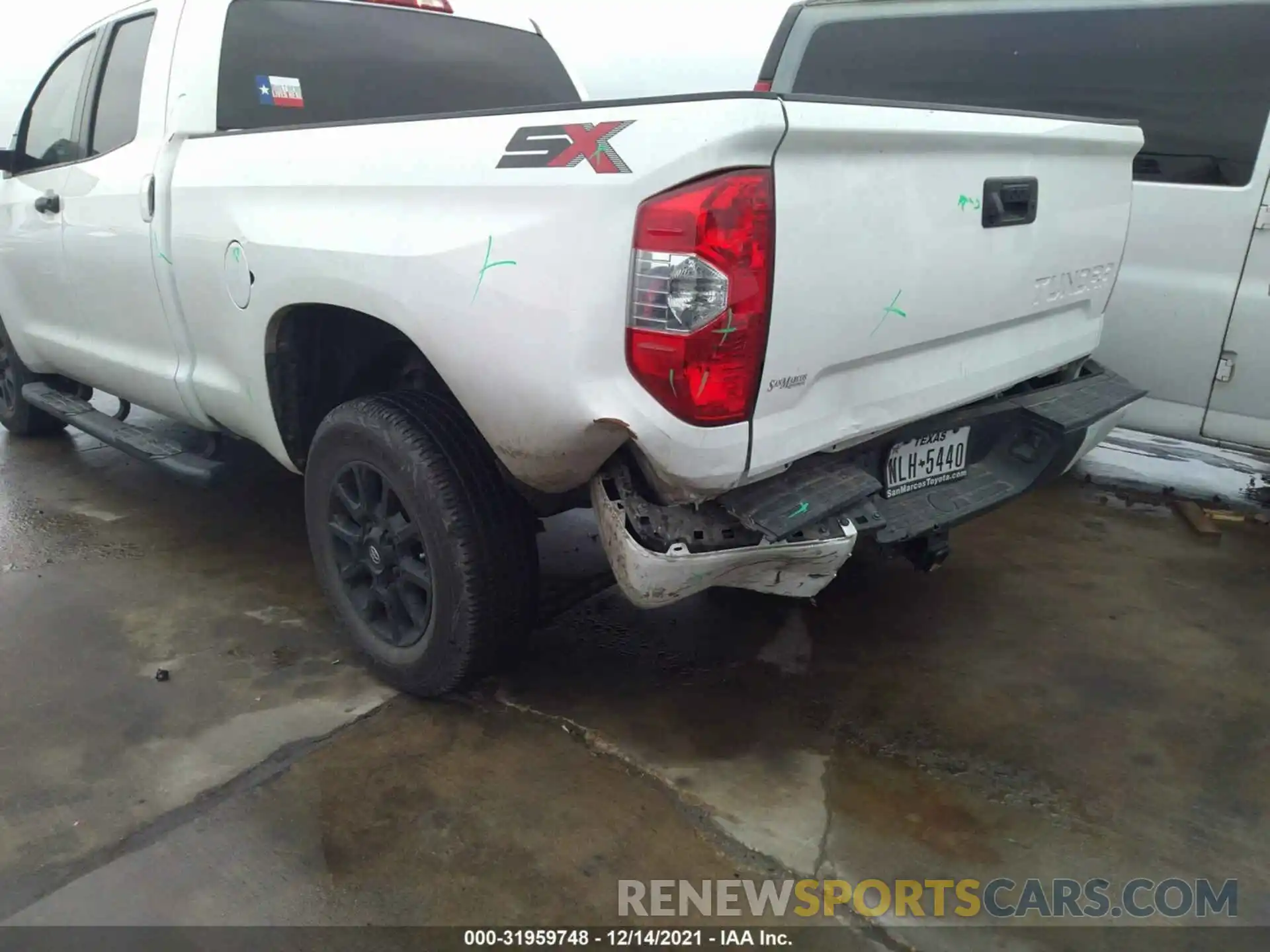 6 Фотография поврежденного автомобиля 5TFRY5F1XLX266747 TOYOTA TUNDRA 2WD 2020