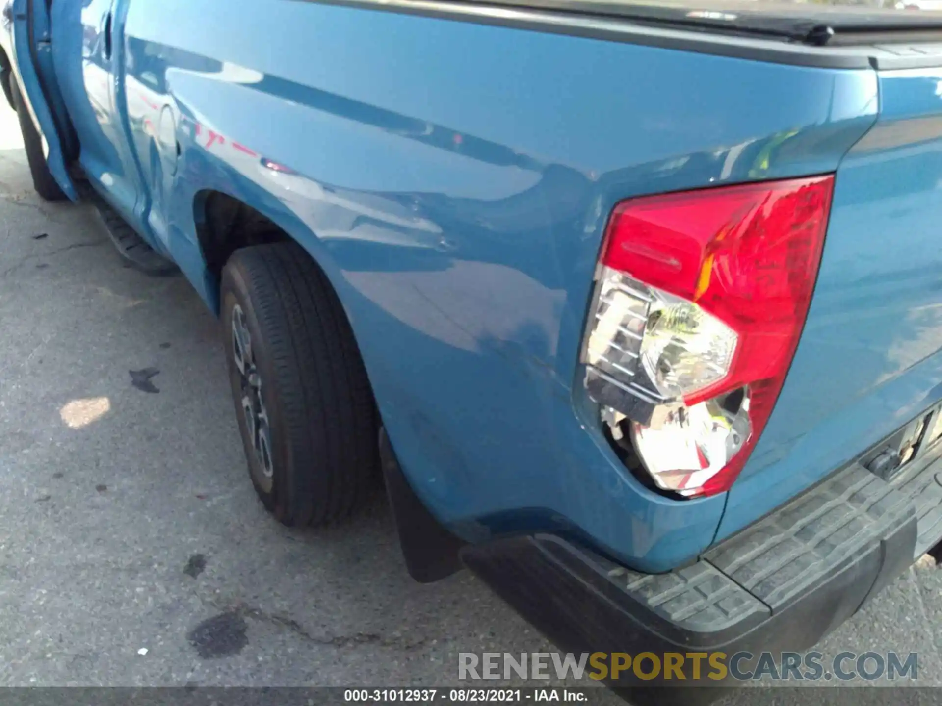 6 Photograph of a damaged car 5TFRY5F1XLX270006 TOYOTA TUNDRA 2WD 2020