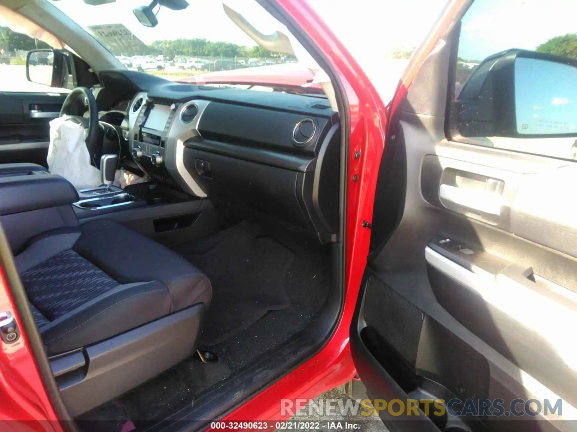 5 Photograph of a damaged car 5TFEY5F15MX287778 TOYOTA TUNDRA 2WD 2021